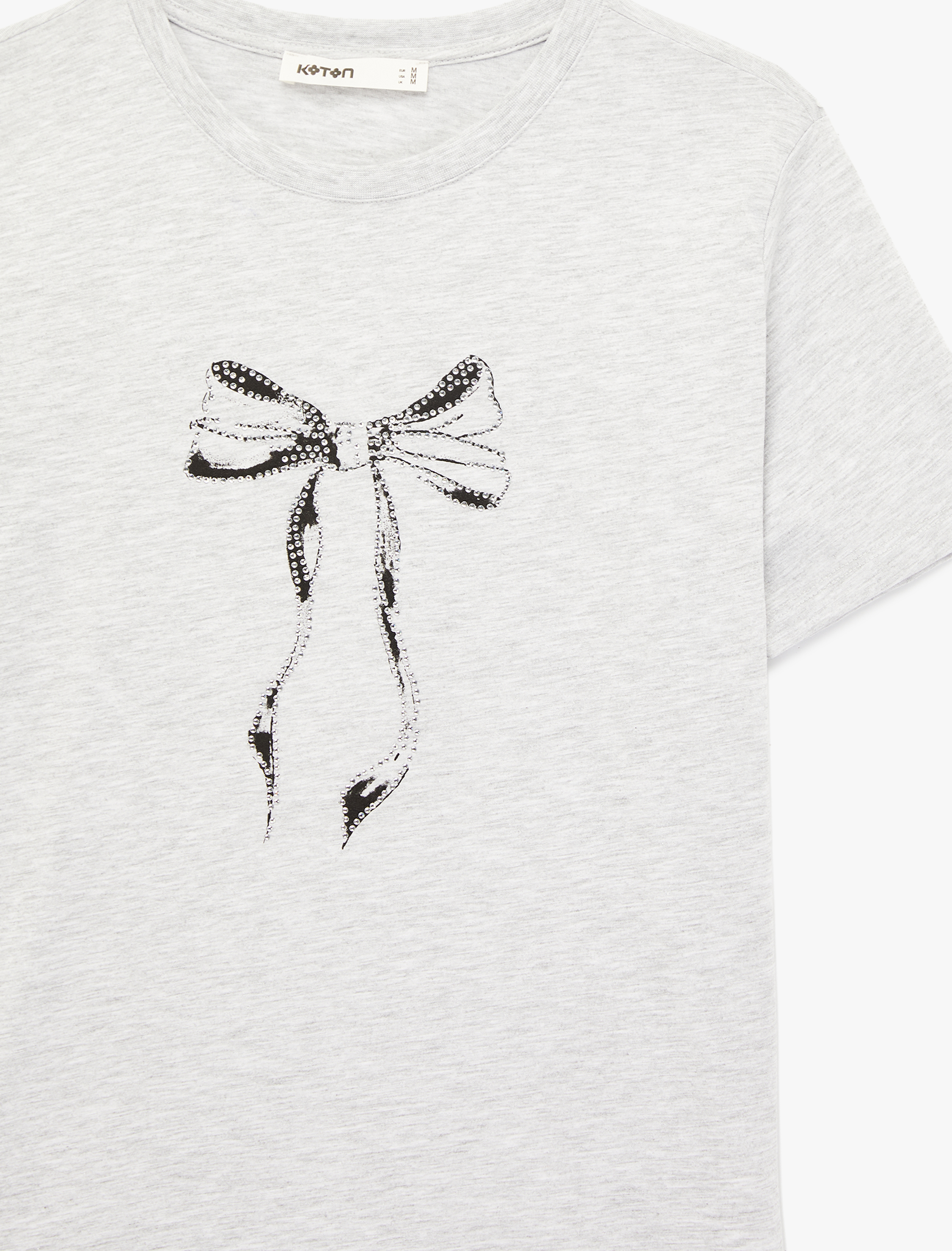   Kısa Kollu Bisiklet Yaka Taşlı Fiyonk Baskılı Tişört