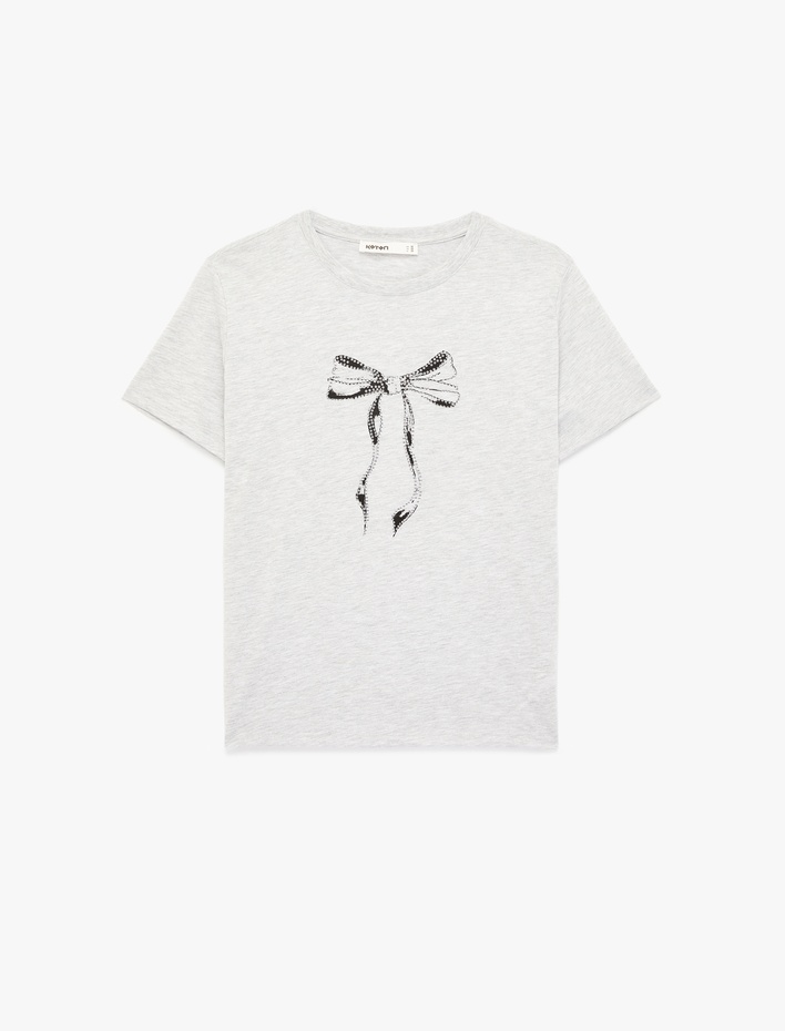  Kısa Kollu Bisiklet Yaka Taşlı Fiyonk Baskılı Tişört