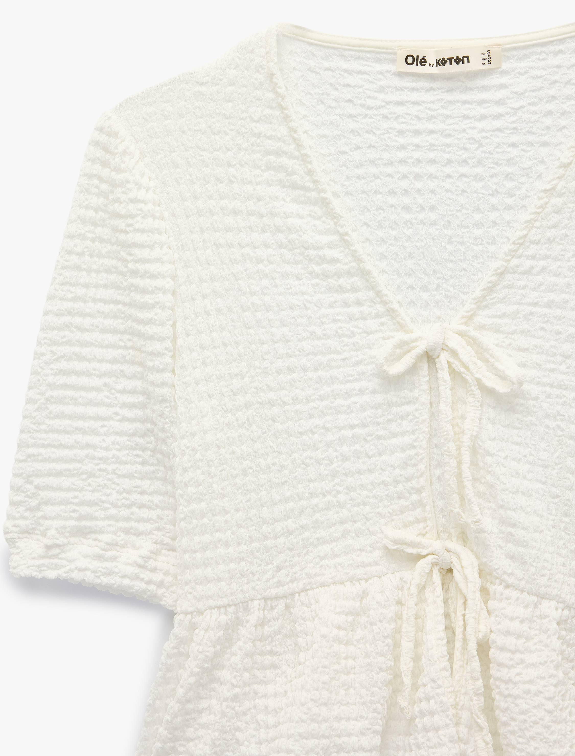   Volanlı Kısa Kollu Bürümcük Bağcık Detaylı V Yaka Tişört