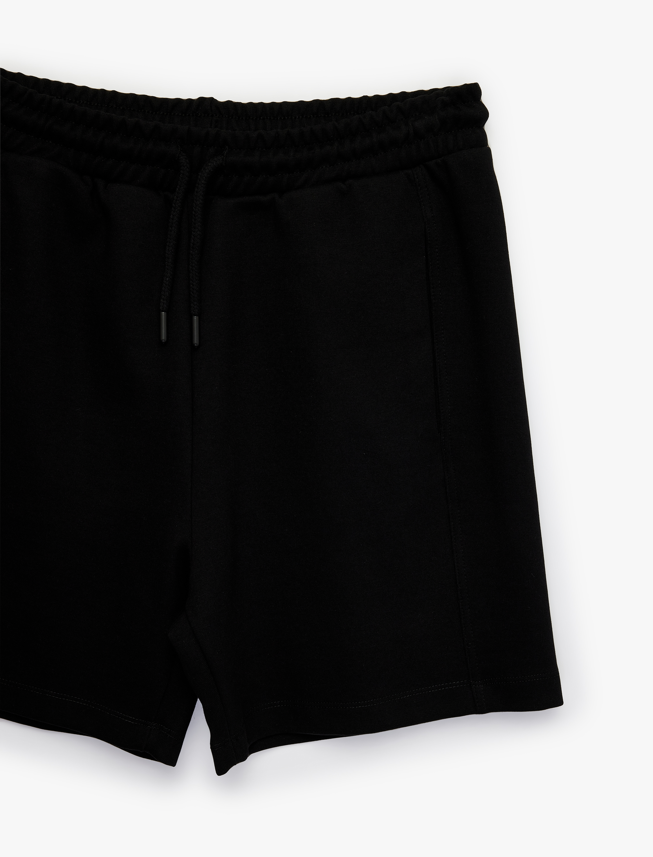   Dikiş Detaylı Cepli Beli Bağcıklı Şort