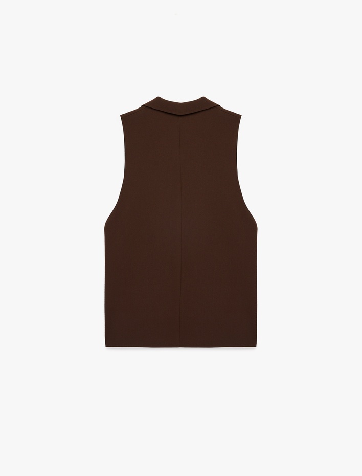  Geniş Yaka Kolsuz Metal Aksesuarlı Düğmeli Yelek