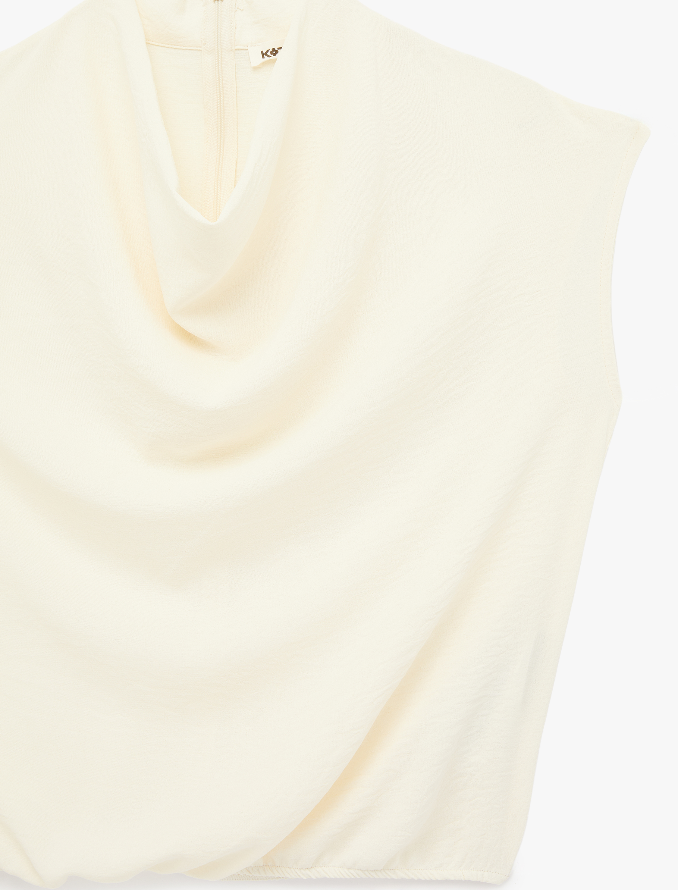   Aerobin Kumaş Dökümlü Yaka Kolsuz Bluz