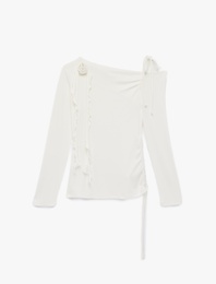 Slim Fit Fırfırlı Gül Aplike Detaylı Büzgülü Uzun Kollu Kayık Yaka Bluz