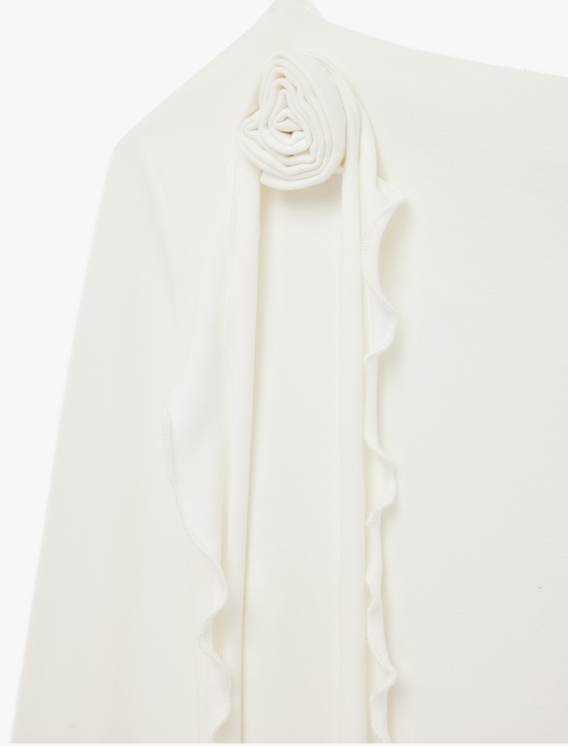   Slim Fit Fırfırlı Gül Aplike Detaylı Büzgülü Uzun Kollu Kayık Yaka Bluz