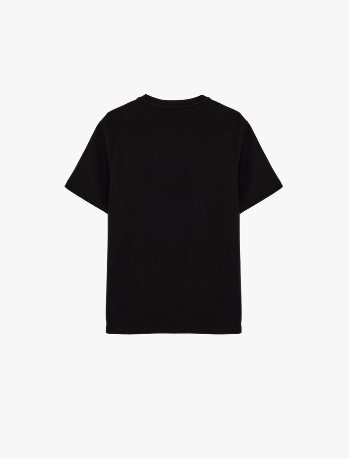  Regular Fit Kısa Kollu Dokulu Bisiklet Yaka Tişört