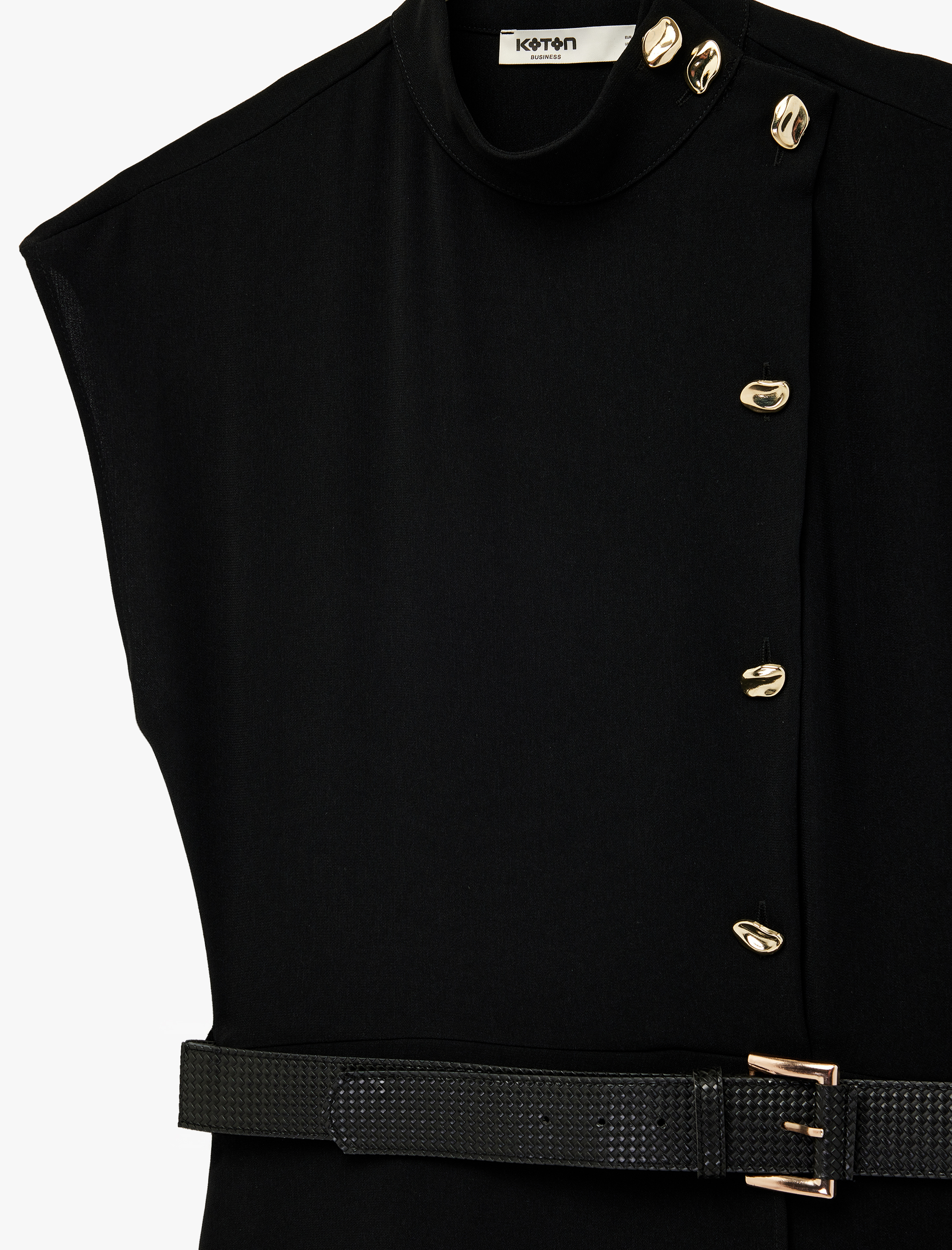   Krep Kumaş Kemer Detaylı Dik Yaka Kolsuz Metal Aksesuarlı Midi Elbise