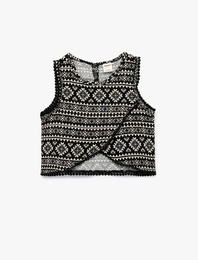 Kolsuz Bisiklet Yaka Asimetrik Kesim Nakış Detaylı Pamuklu Bluz