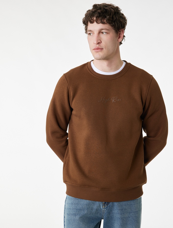  Regular Fit Uzun Kollu Şardonlu Bisiklet Yaka Basic Baskılı Sweatshirt