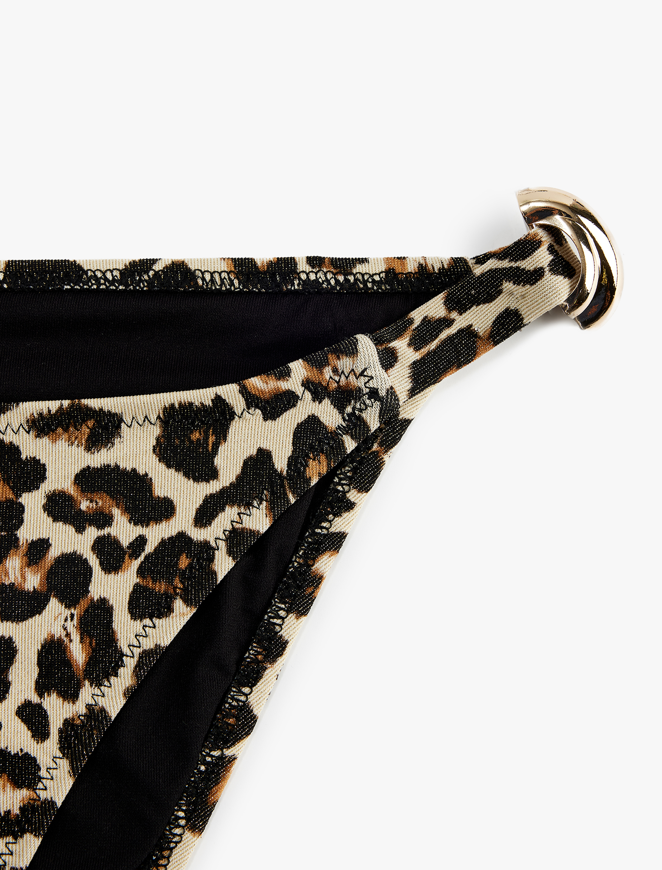   Yanları Aksesuar Detaylı İpli Leopar Desenli Bikini Altı
