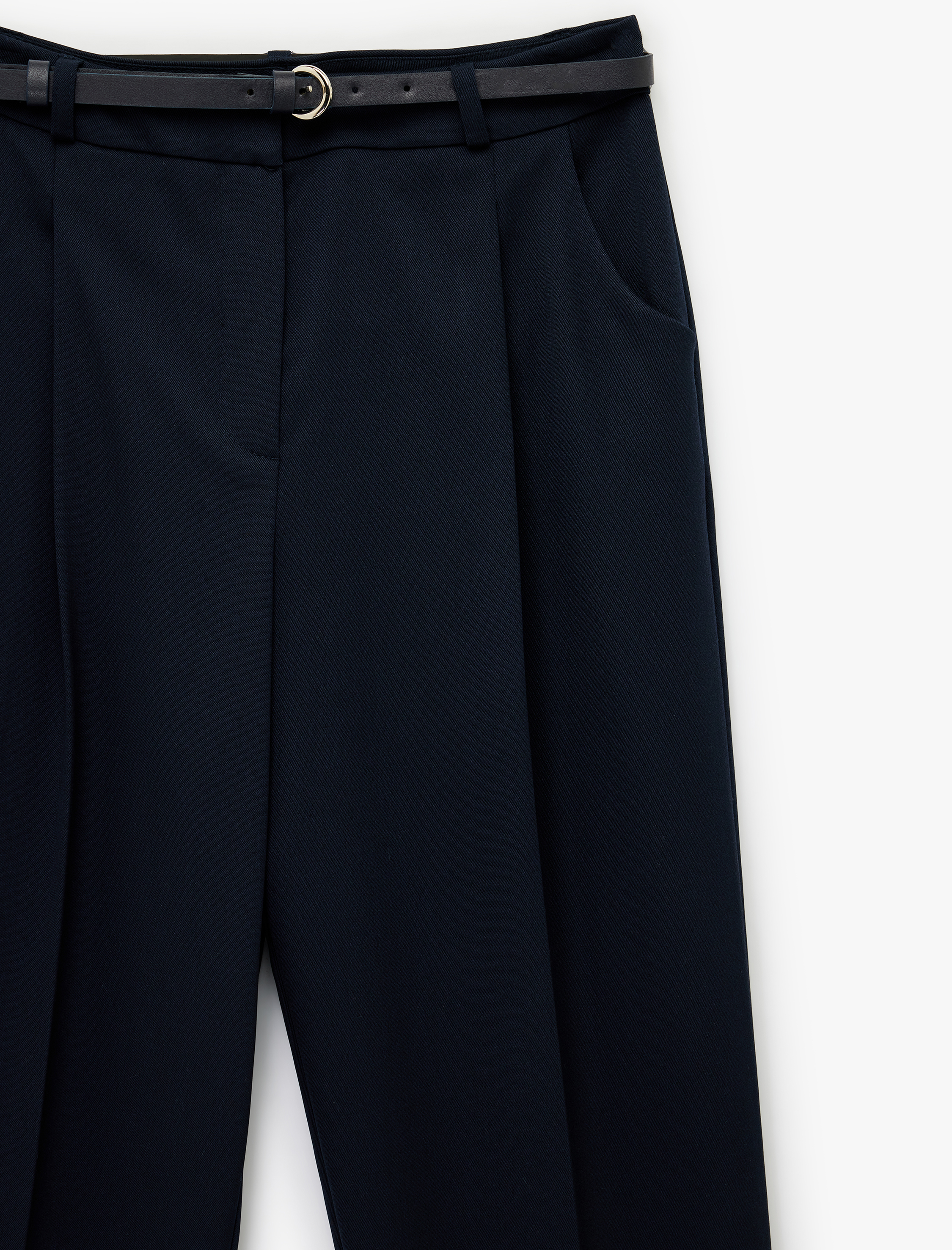   Yüksek Bel Rahat Kalıp Cepli Kemer Detaylı Cigarette Pantolon