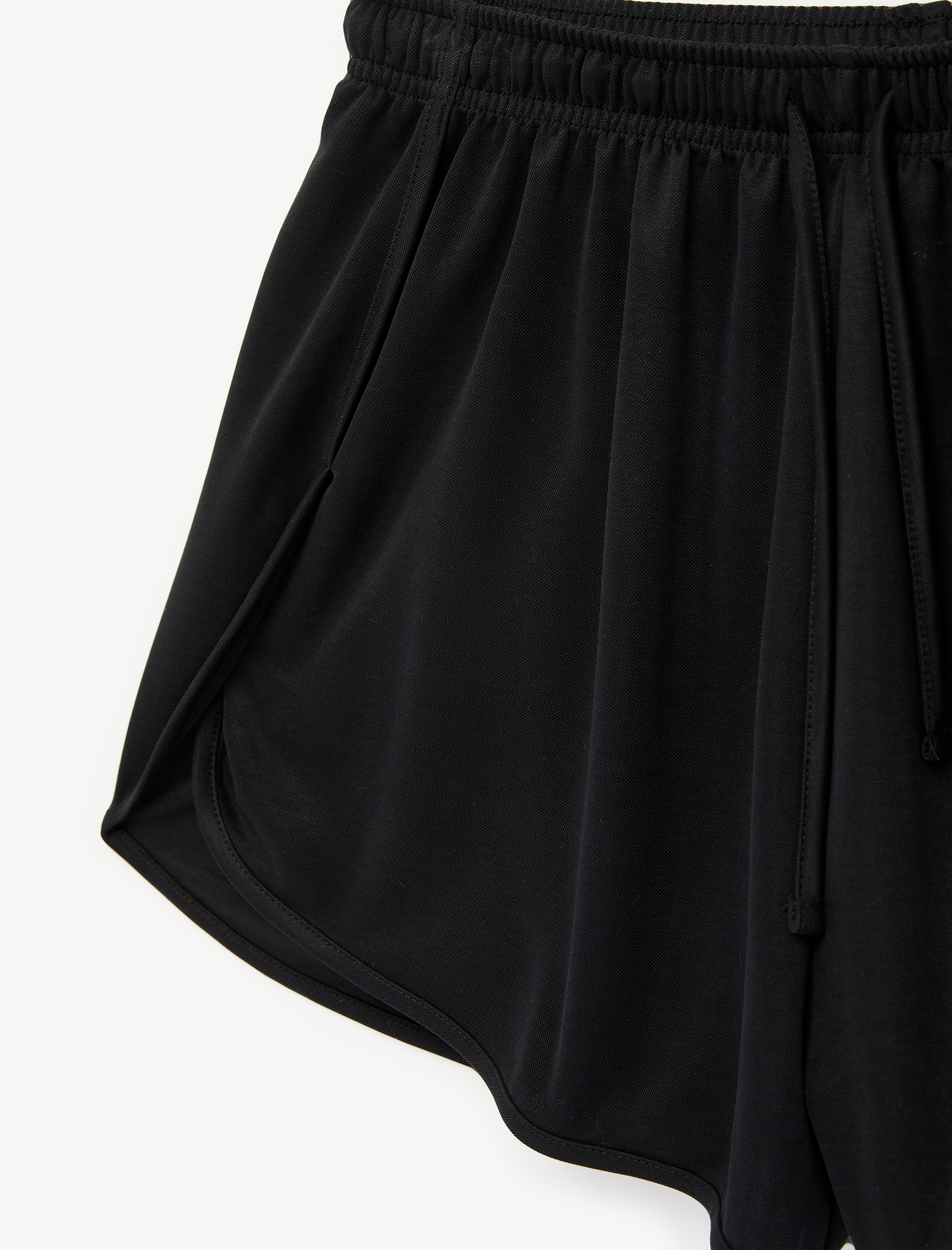   Lastikli Yüksek Bel Yırtmaç Detaylı Modal Karışımlı Mini Spor Şort