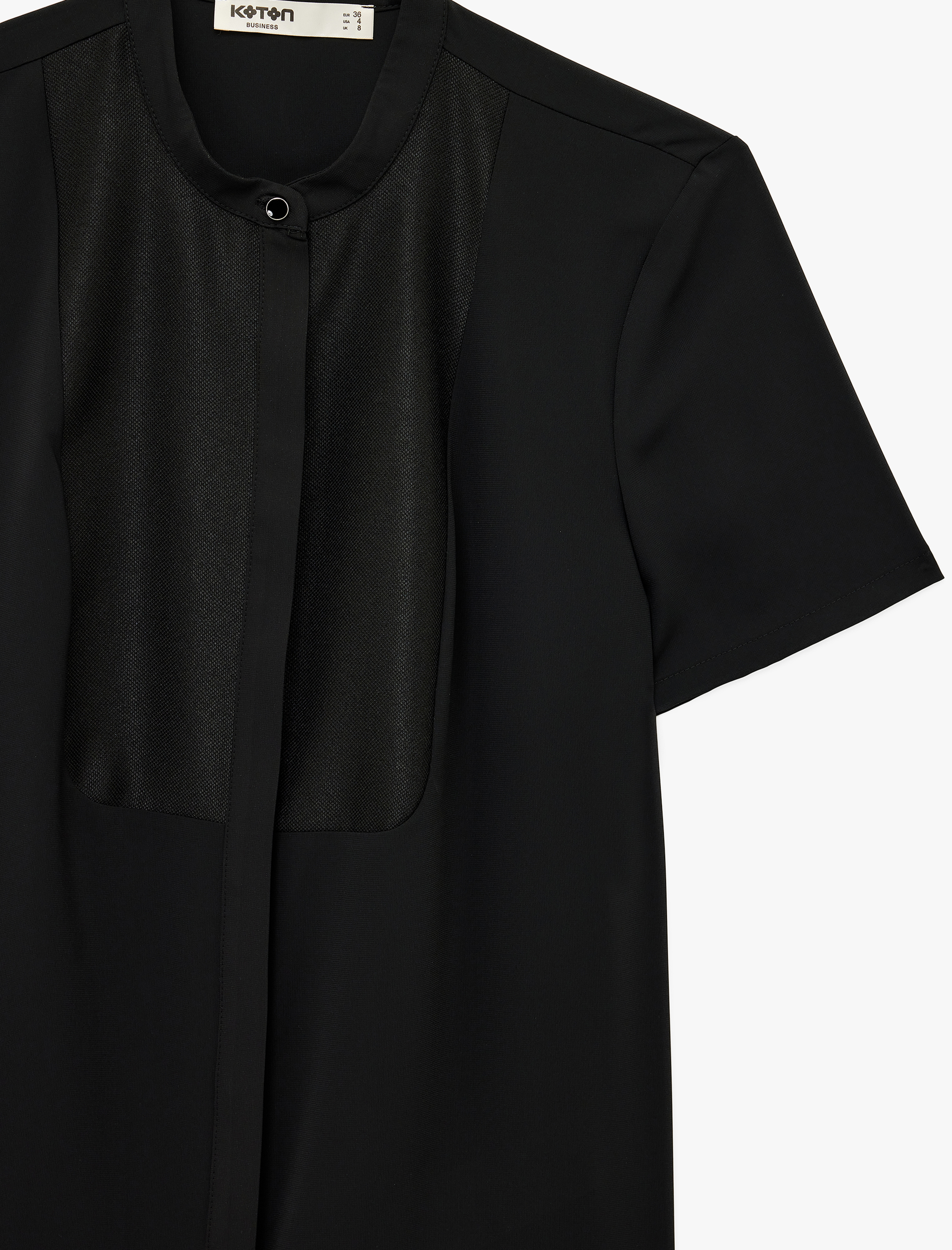   Düğmeli Kısa Kollu Bisiklet Yaka Saten Detaylı Bluz