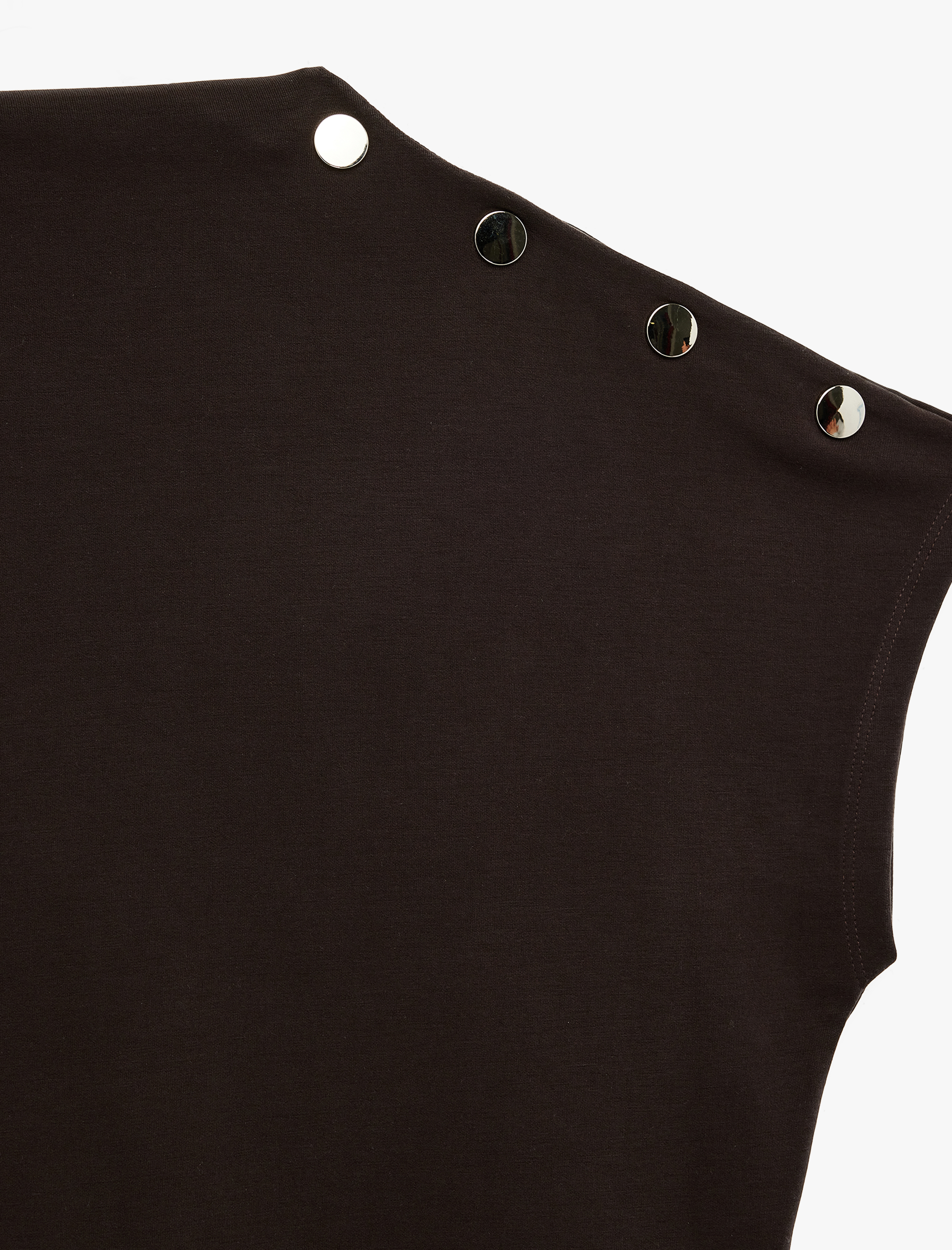   Modal Kumaş Aksesuar Düğme Detaylı Hafif Dik Yaka Kolsuz Tişört