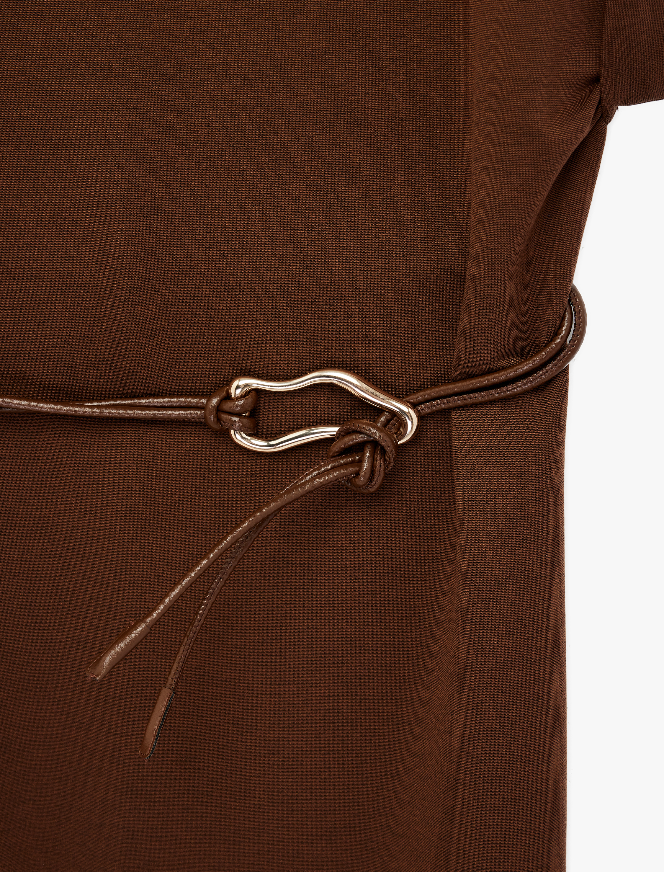   Düşük Omuz Kap Kol Hafif Dik Yaka Kemerli Midi Elbise