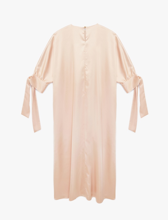  Rahat Kalıp A Kesim 3/4 Kollu Bisiklet Yaka Uzun Saten Elbise