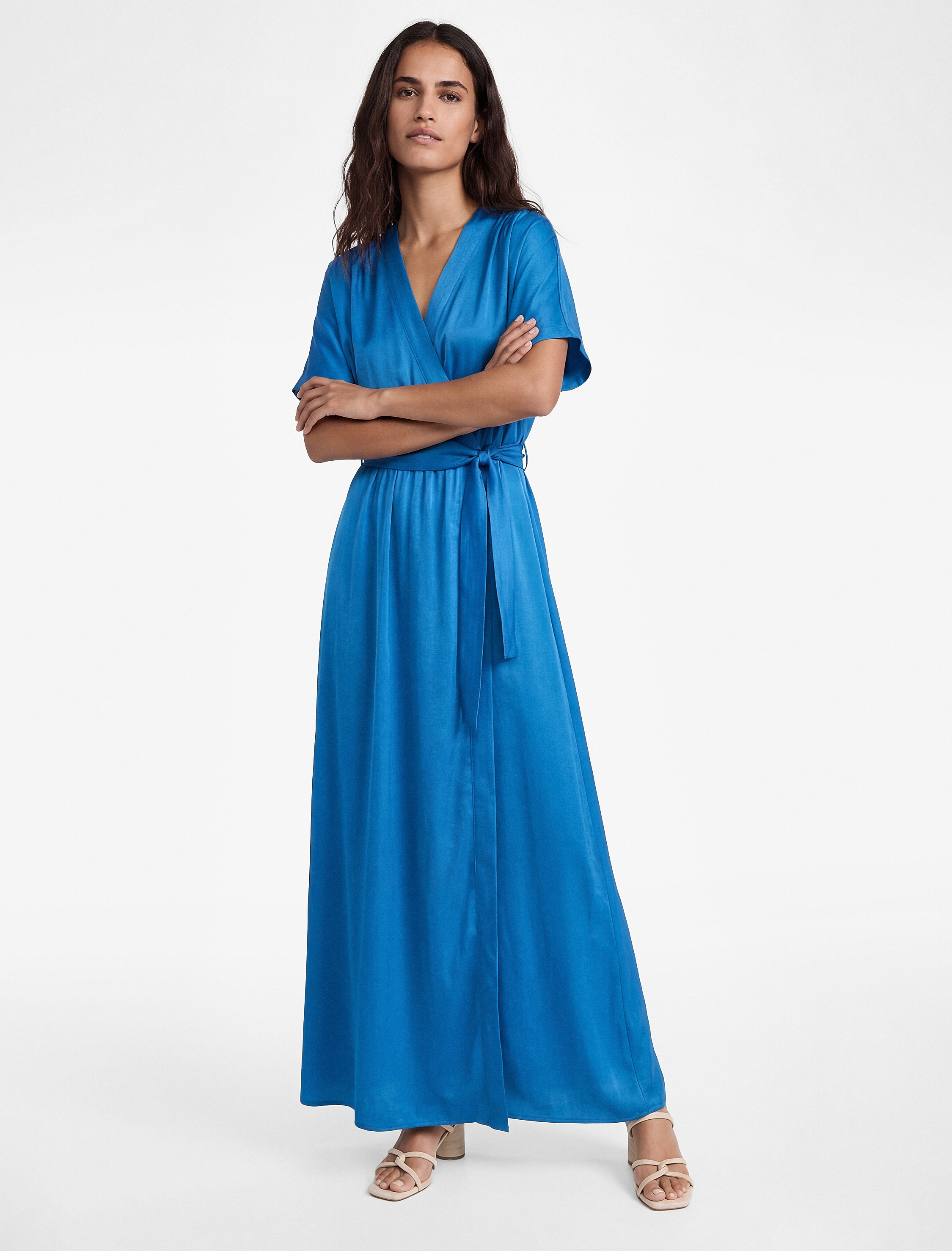   Kısa Kollu Kemer Detaylı Kruvaze Midi Saten Elbise