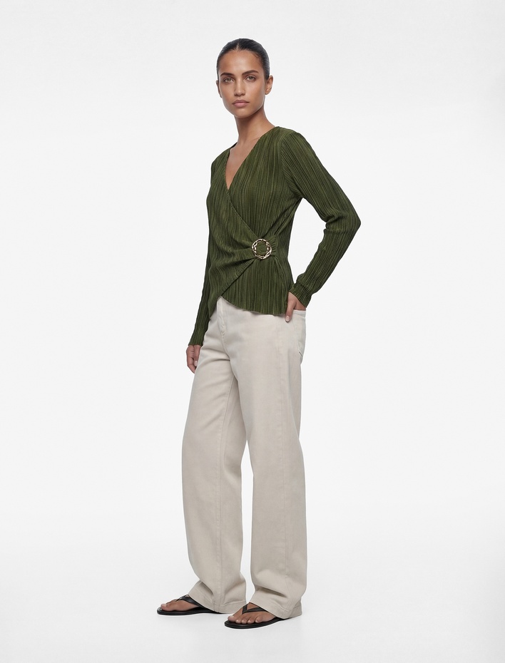  Uzun Kollu Aksesuar Detaylı Kruvaze Piliseli Bluz