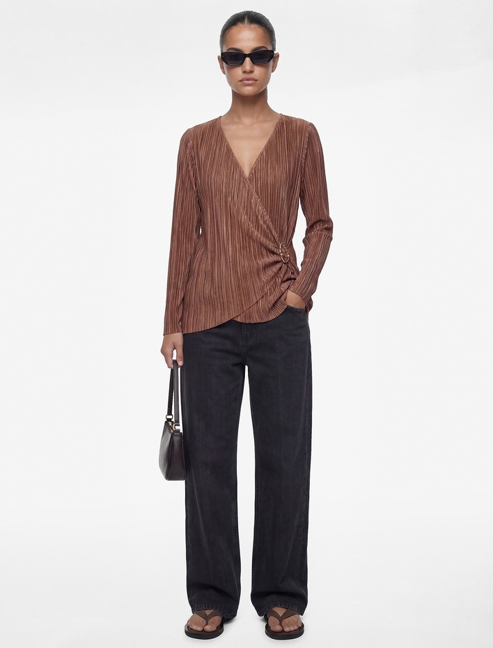  Uzun Kollu Aksesuar Detaylı Kruvaze Piliseli Bluz