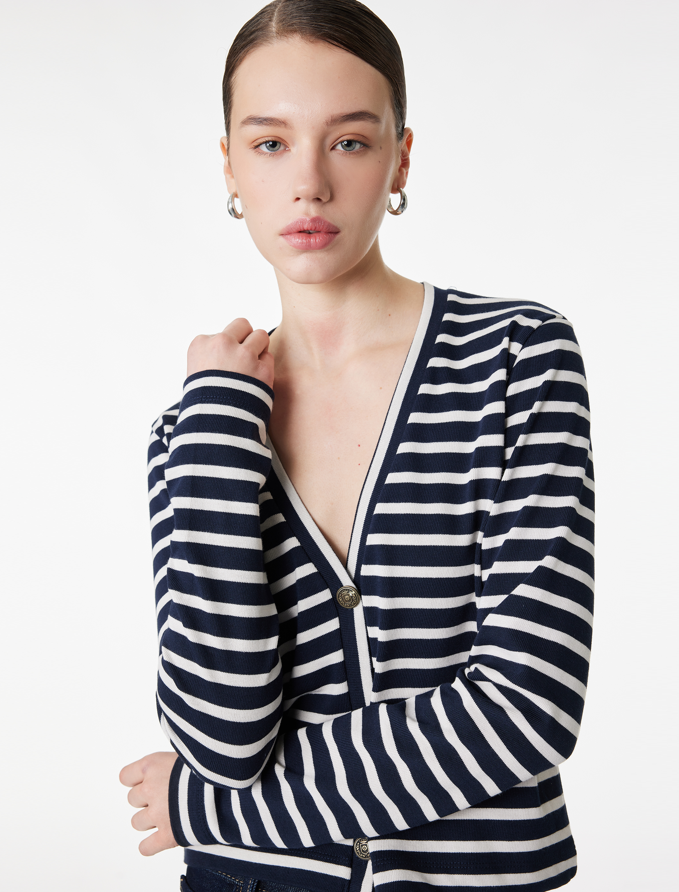   Pamuklu Uzun Kollu Düğmeli V Yaka Çizgili Hırka