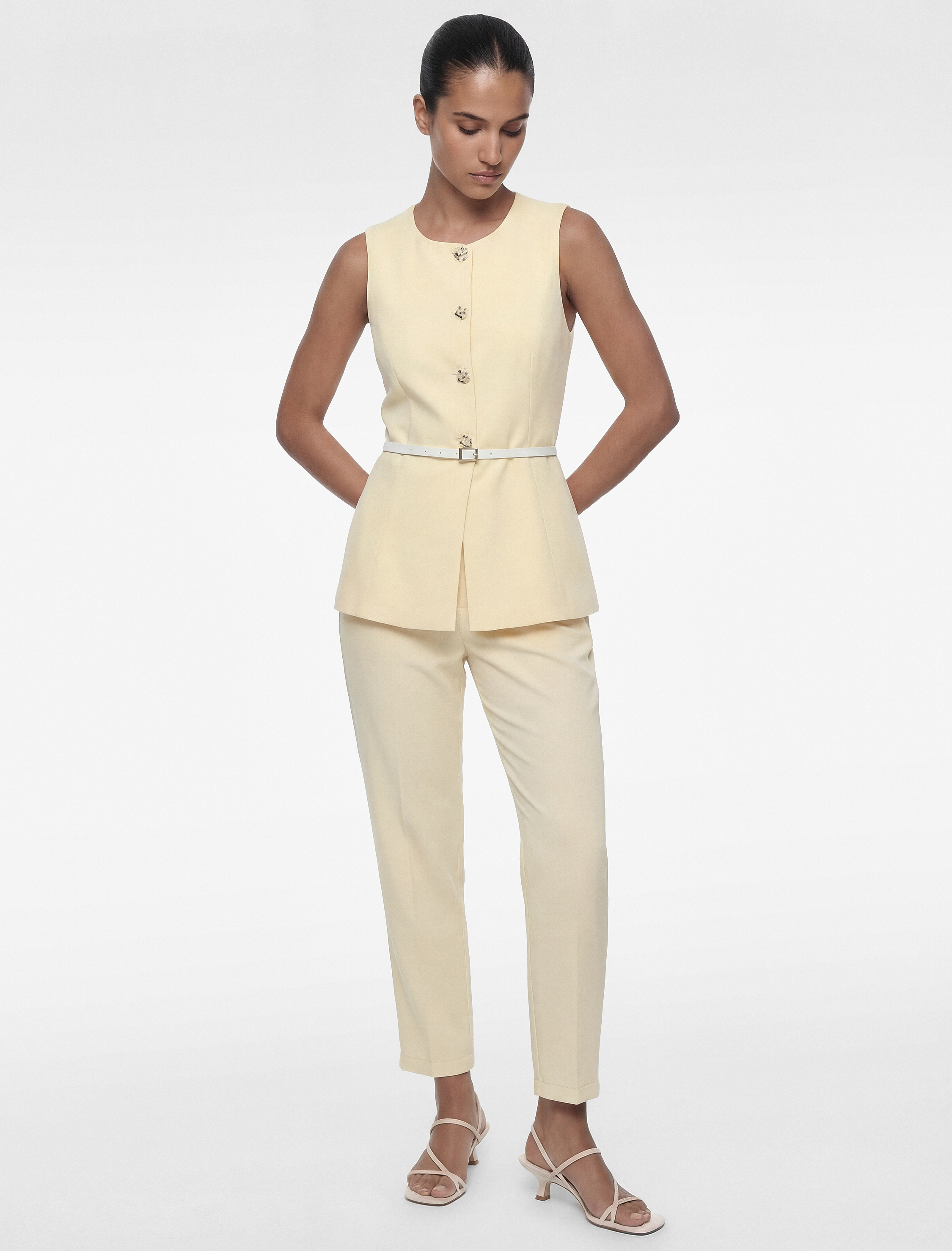   Mücevher Düğmeli Kemerli Bisiklet Yaka Krep Kumaş Uzun Peplum Yelek