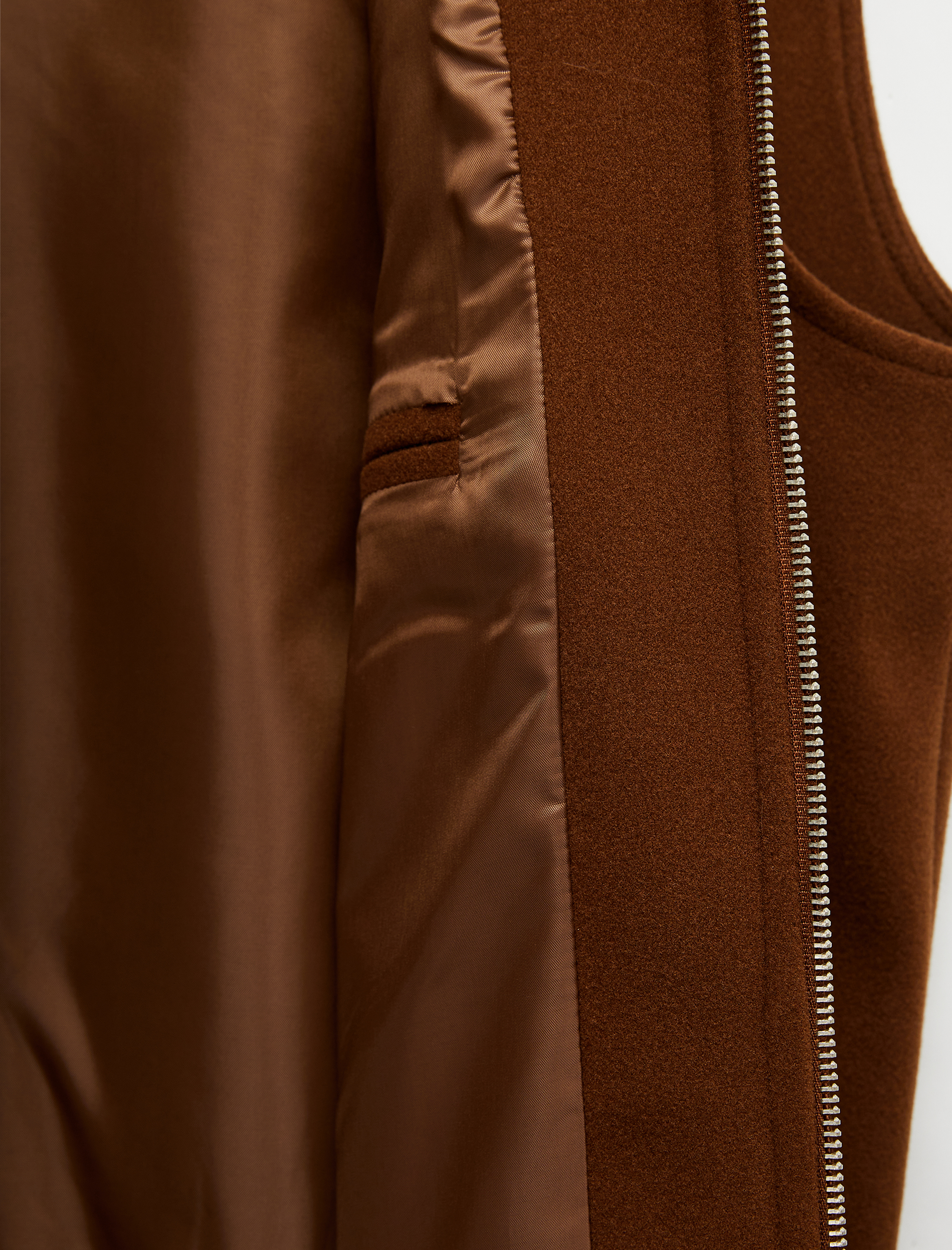   Kolsuz Cepli Hakim Yaka Fermuarlı Kaşe Yelek