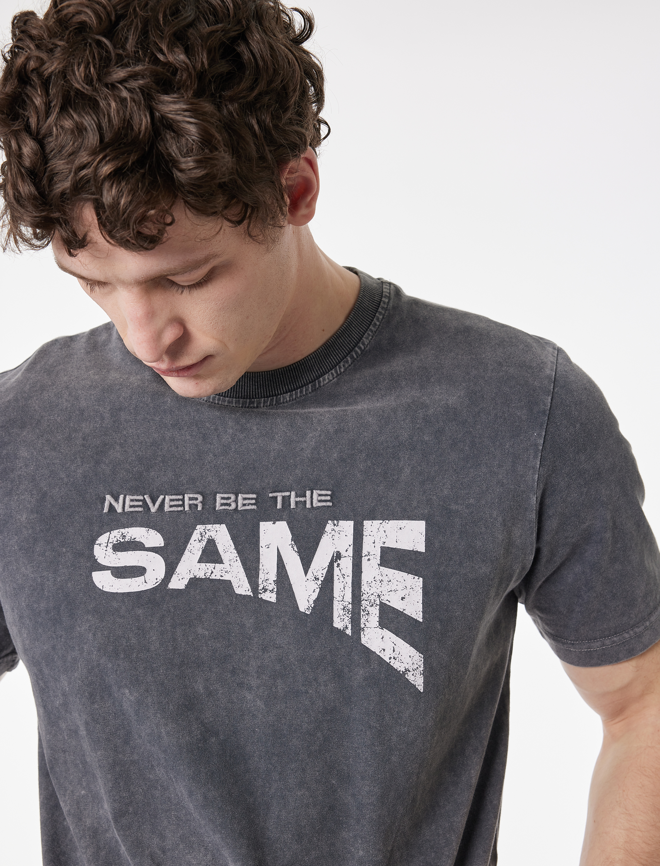   Regular Fit Kısa Kollu Pamuklu Yıkamalı Bisiklet Yaka Baskılı Tişört