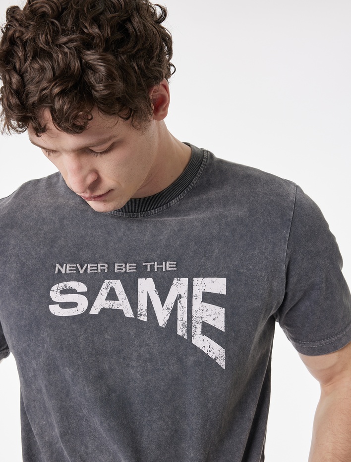  Regular Fit Kısa Kollu Pamuklu Yıkamalı Bisiklet Yaka Baskılı Tişört