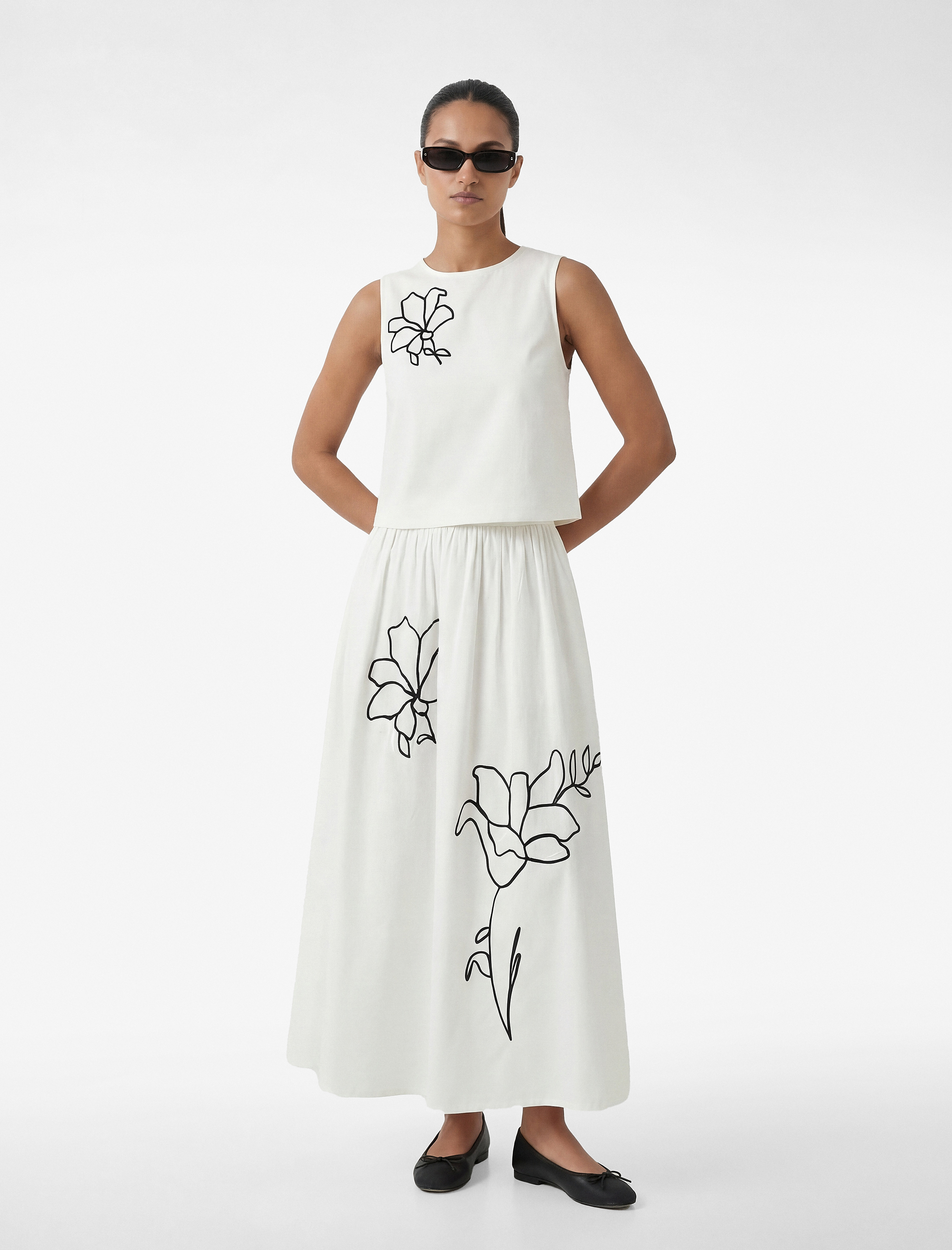   Keten Karışımlı Bisiklet Yaka Kolsuz Çiçekli Crop Bluz