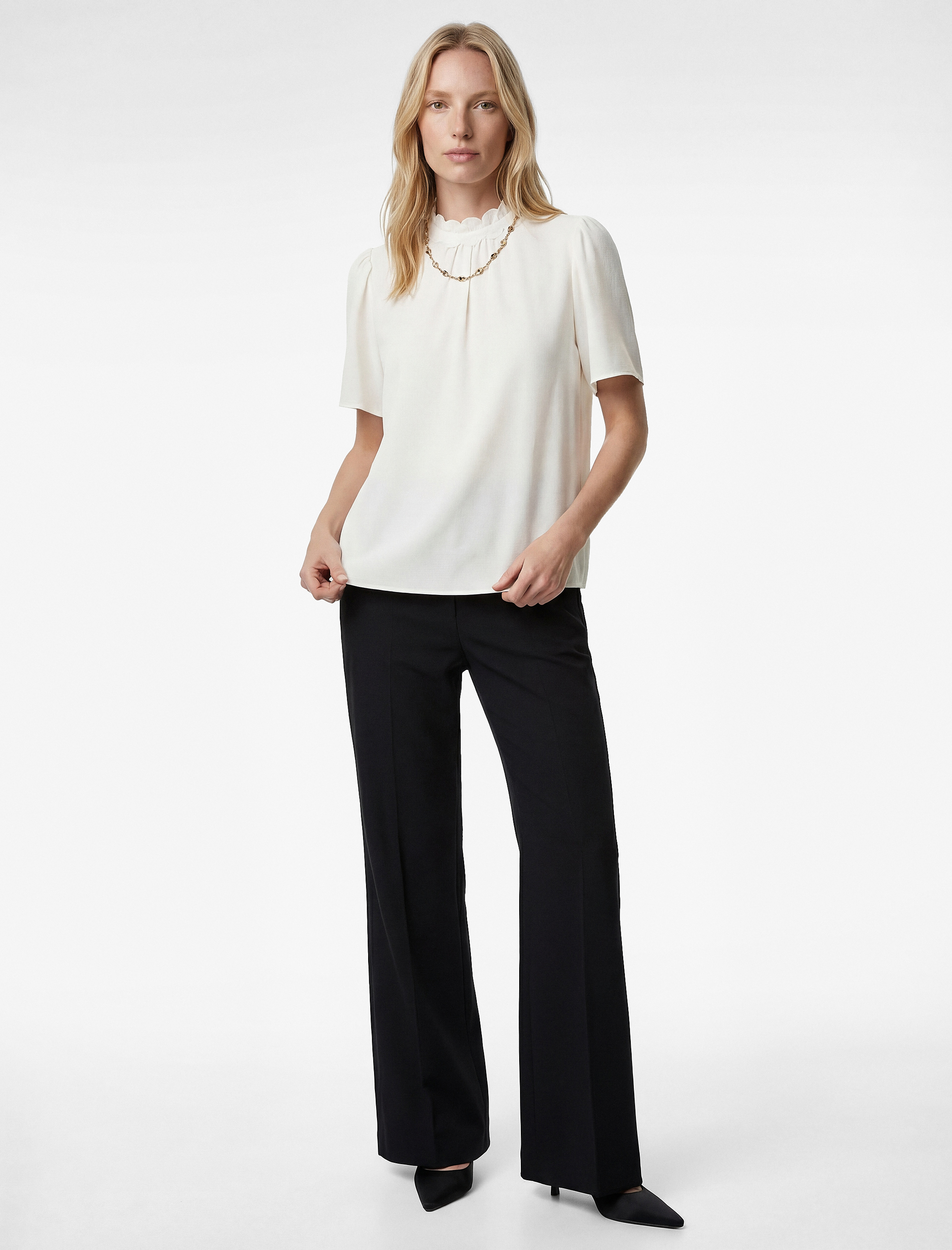   Dantel Detaylı Kısa Kollu Bisiklet Yaka Bluz