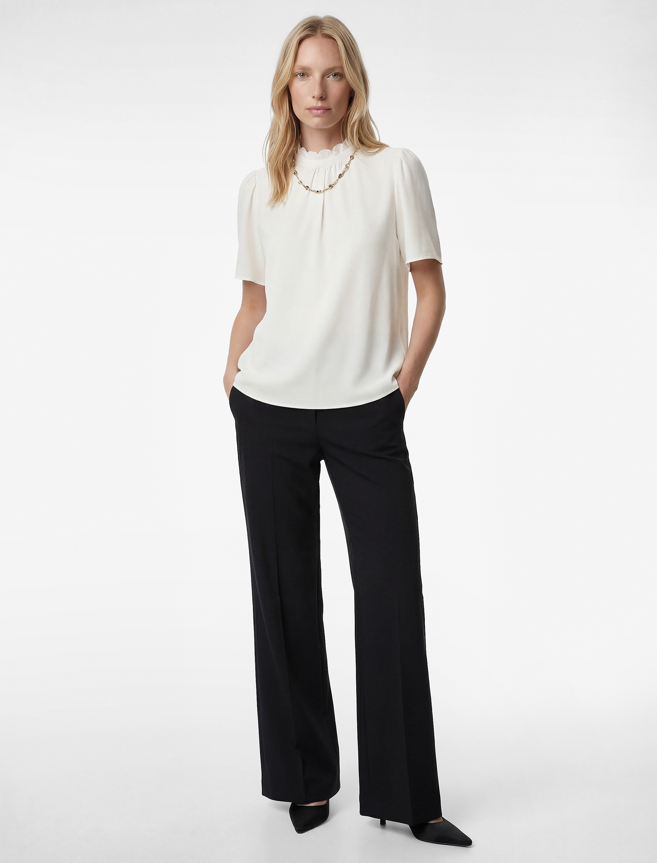   Dantel Detaylı Kısa Kollu Bisiklet Yaka Bluz