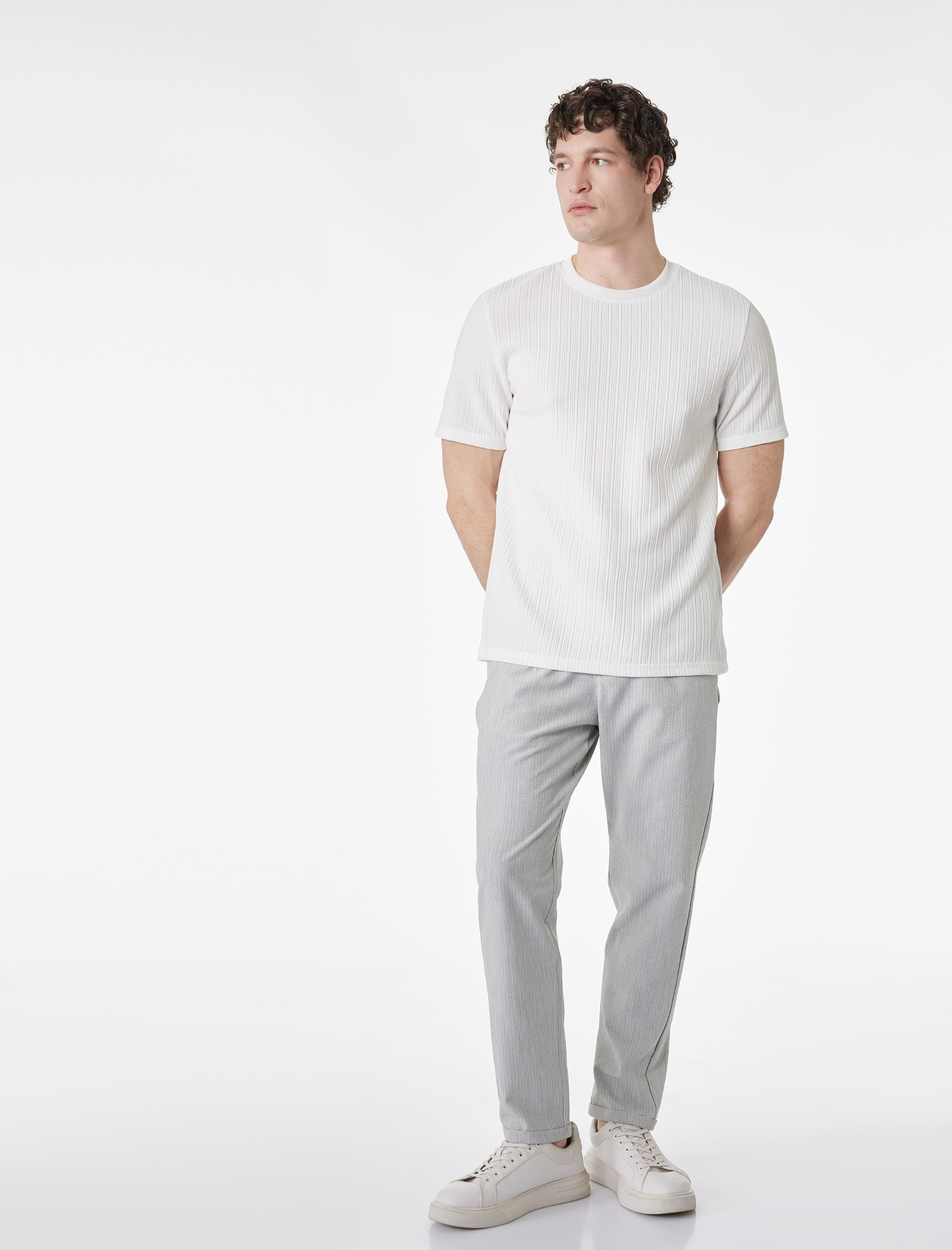   Regular Fit Kısa Kollu Dokulu Bisiklet Yaka Tişört