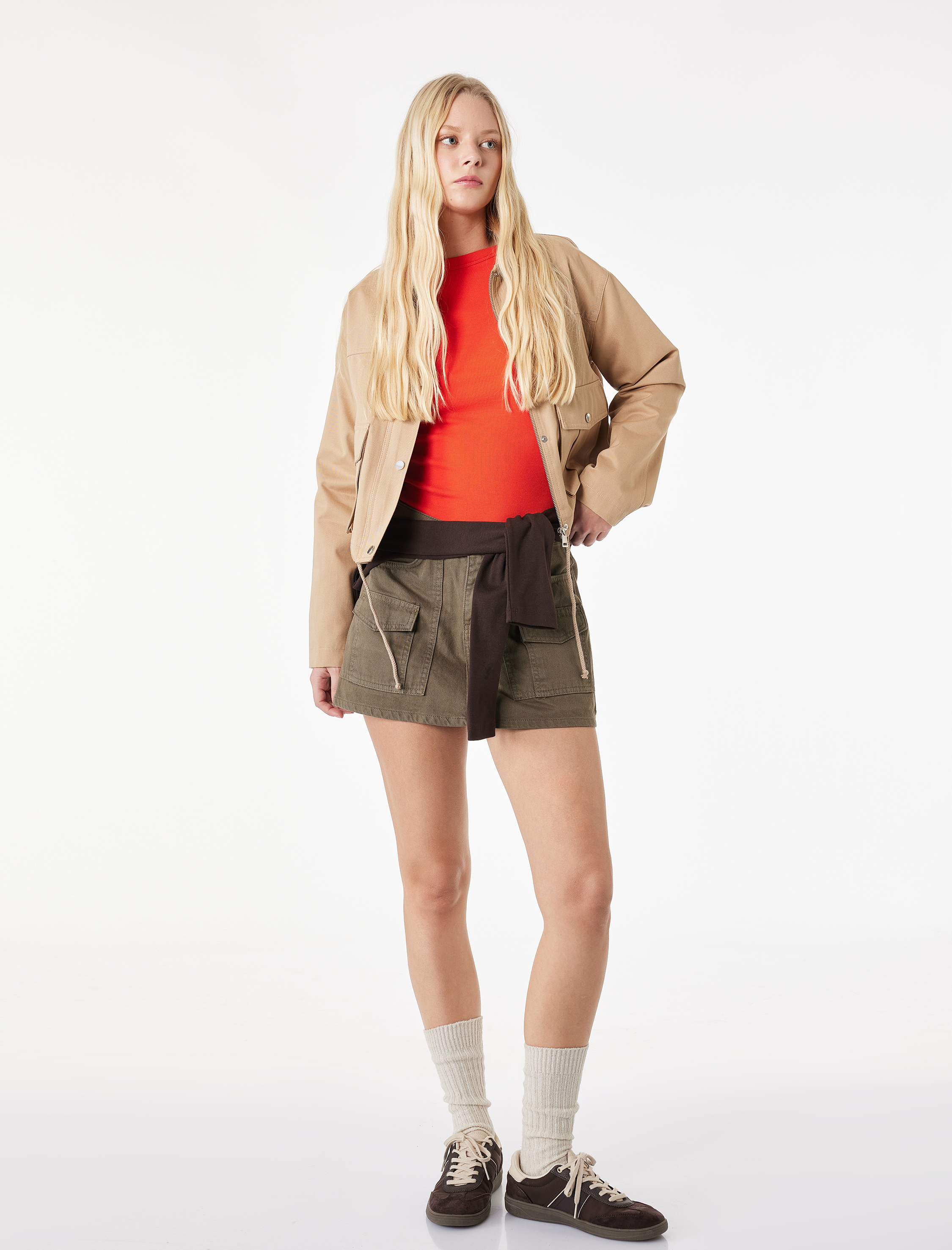   Yaka Detaylı Cepli Fermuarlı Çıtçıt Düğmeli Uzun Kollu Gabardin Ceket