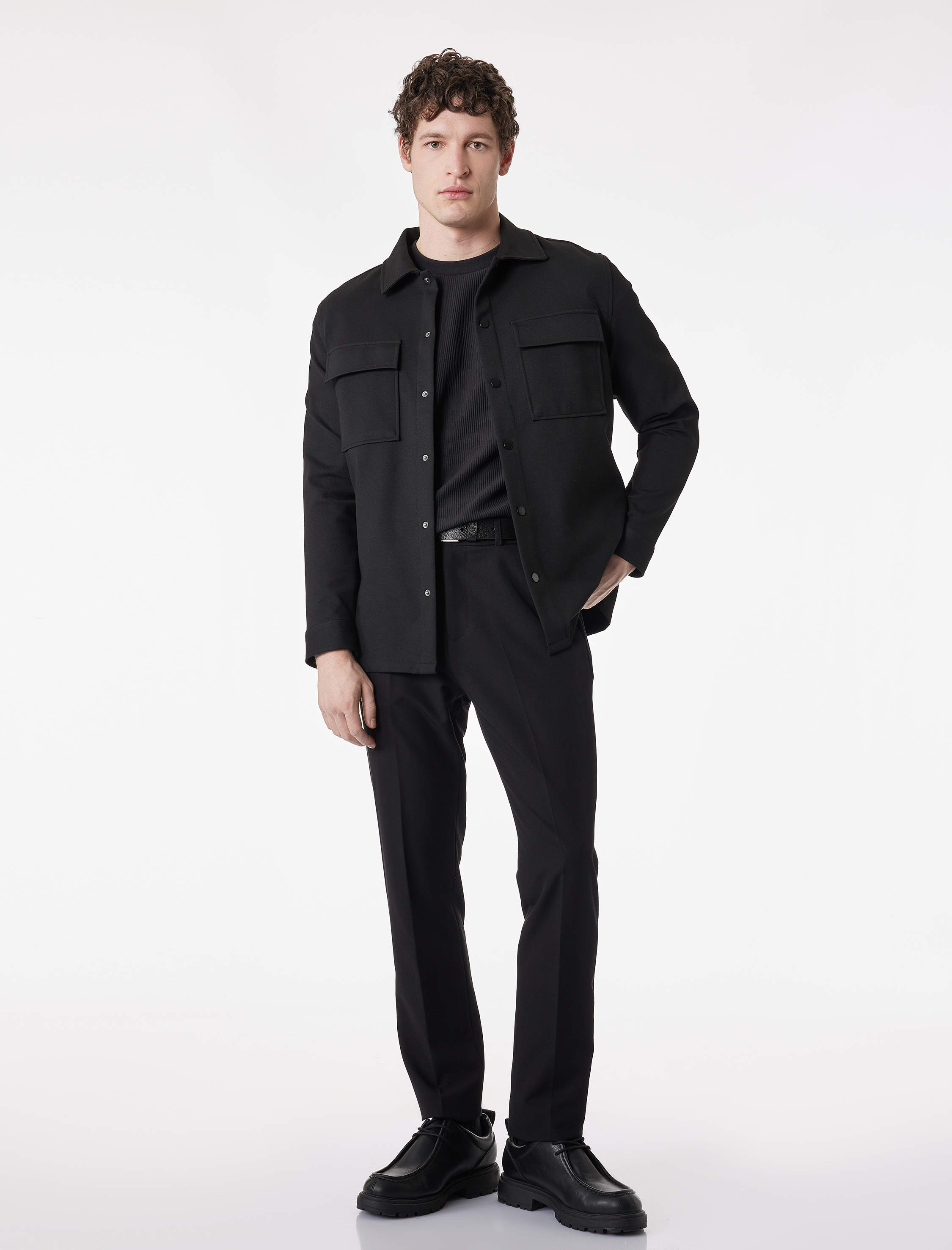   Regular Fit Çıtçıt Düğmeli Kapaklı Cepli Klasik Yaka Uzun Kollu Gömlek