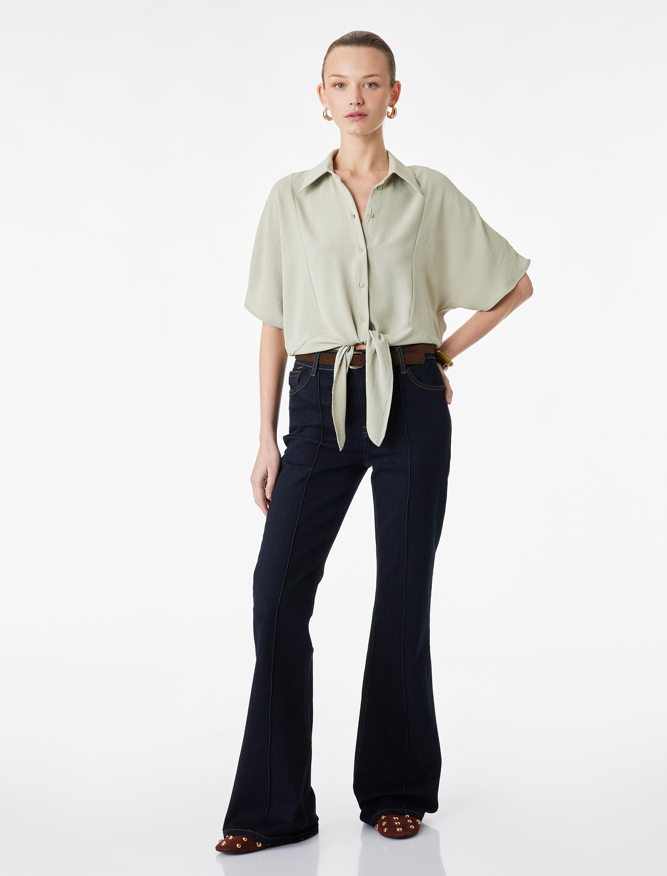   Kısa Kollu Klasik Yaka Bağlama Detaylı Crop Gömlek