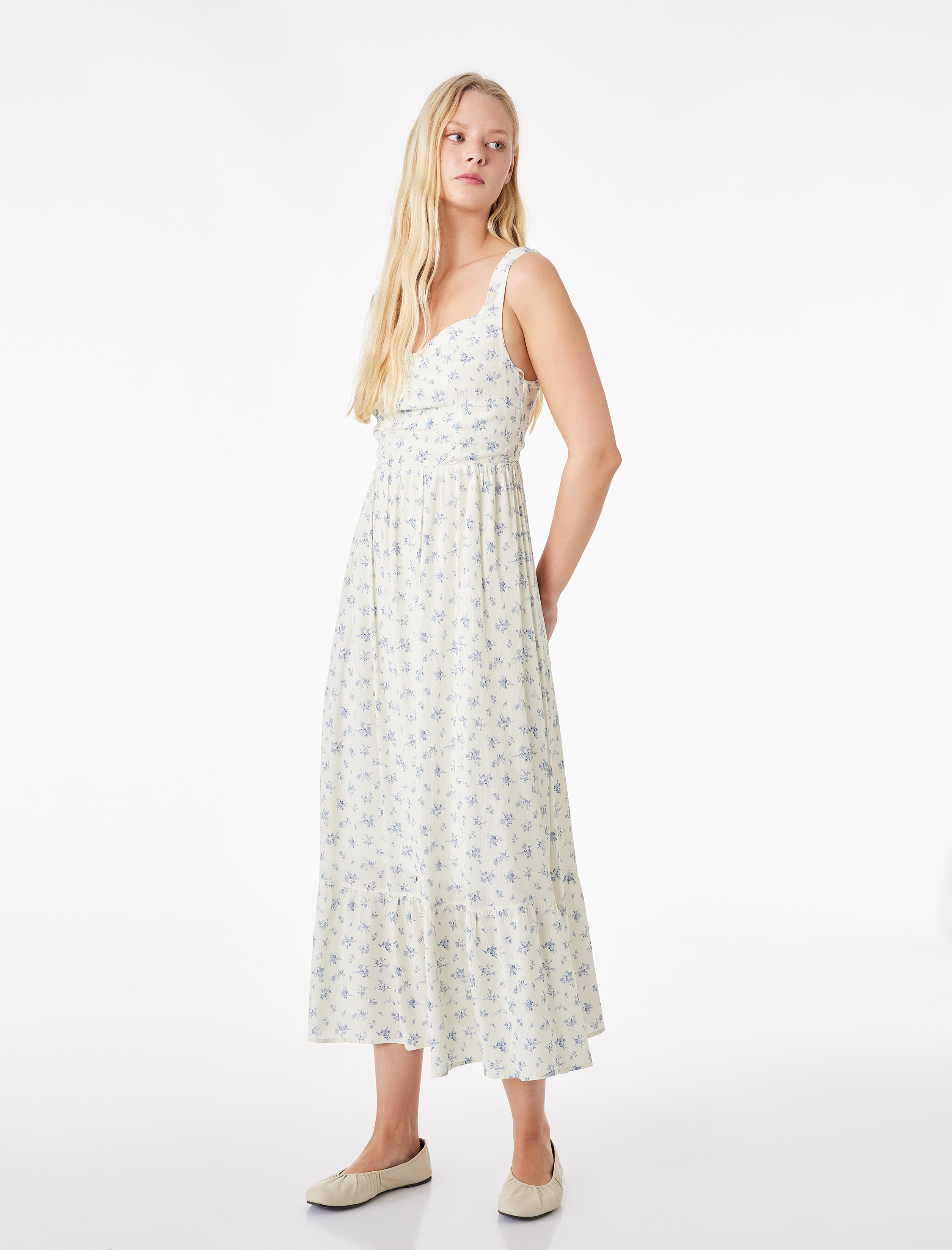   Kolsuz Gipeli Volanlı Kalp Yaka Viskon Çiçekli Uzun Elbise