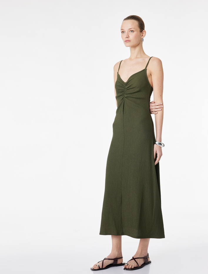  Bürümcük Kumaş Rahat Kalıp Büzgü Detaylı İp Askılı Midi Boy Elbise