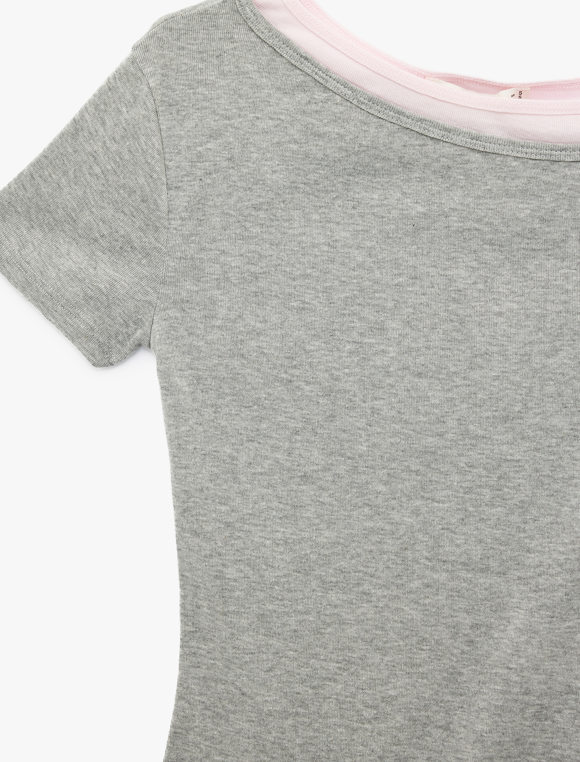   Asimetrik Kayık Yaka Kısa Kollu Fırfırlı Tişört