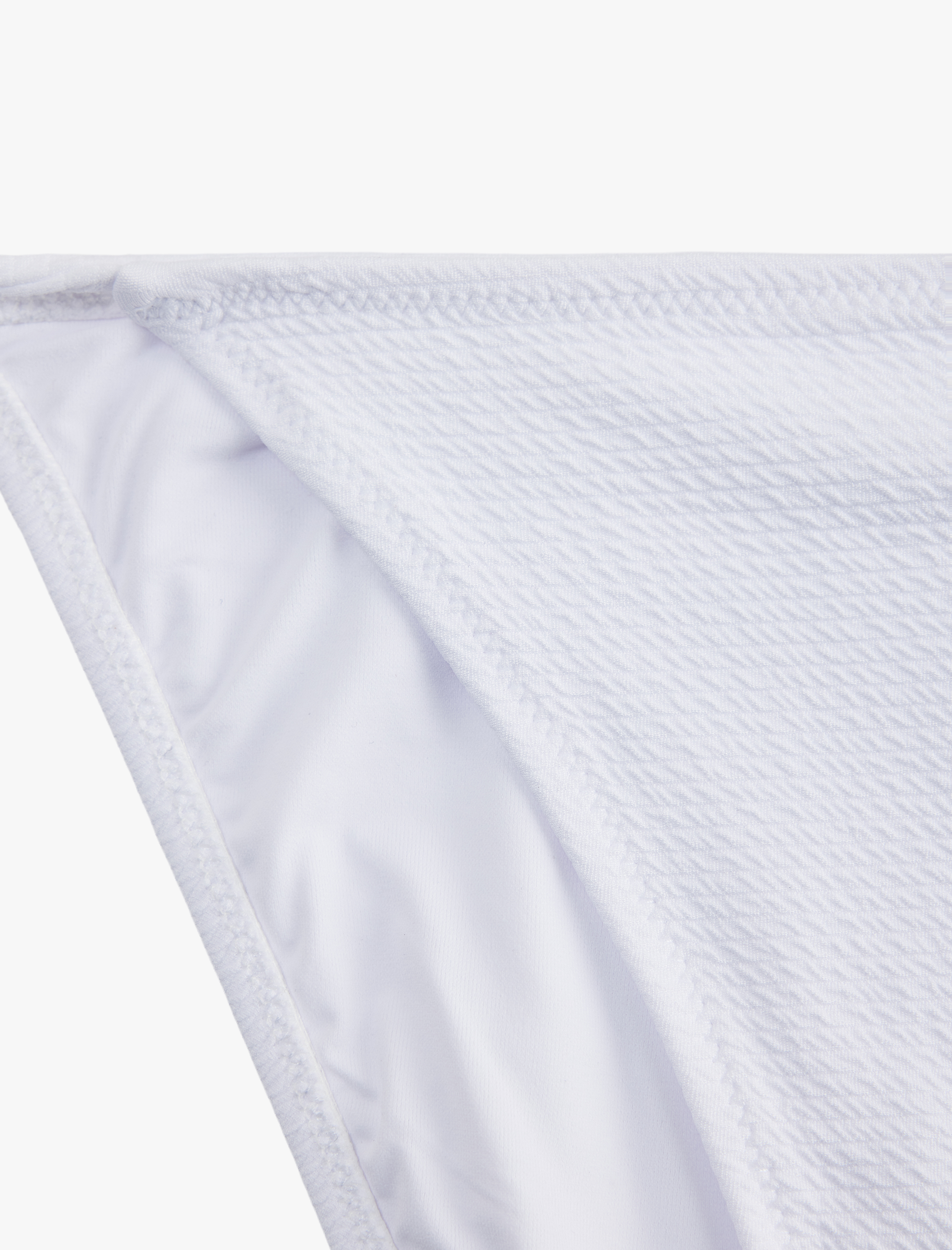   Yanları Bağlamalı İpli Dokulu Bikini Altı