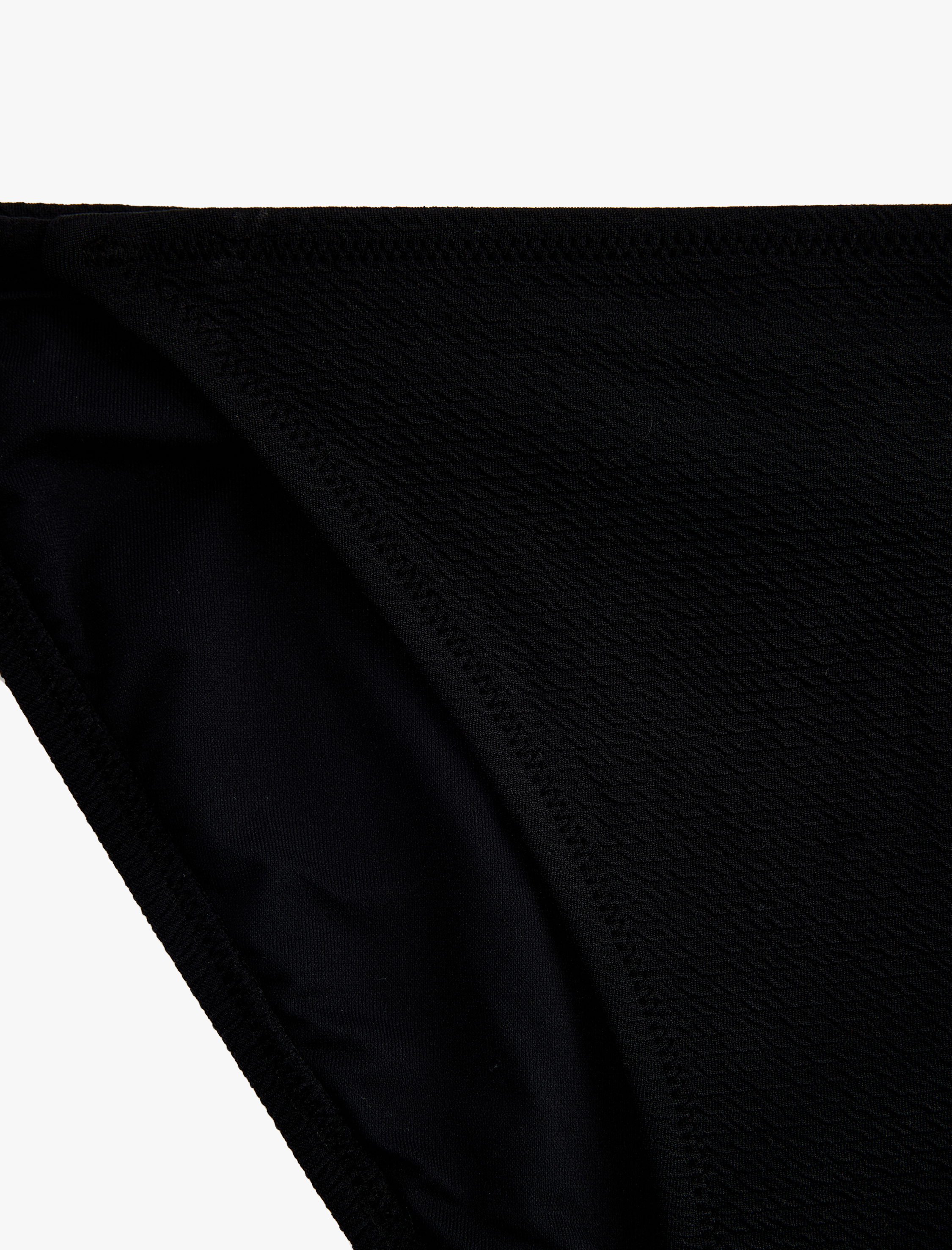   Yanları Bağlamalı İpli Dokulu Bikini Altı