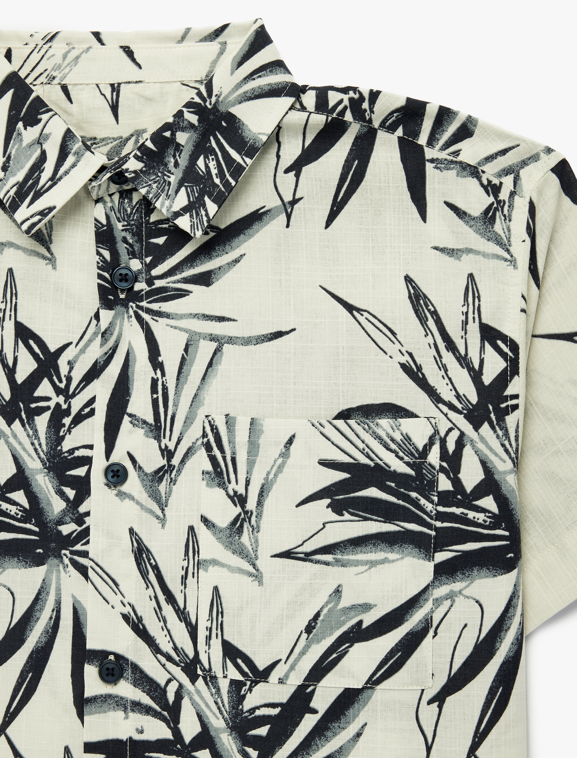  Erkek Çocuk Desenli Klasik Yaka Pamuklu Tek Cepli Kısa Kollu Gömlek