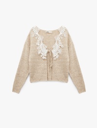 Uzun Kollu V Yaka Önden Bağlamalı Dantel Detaylı Triko Hırka