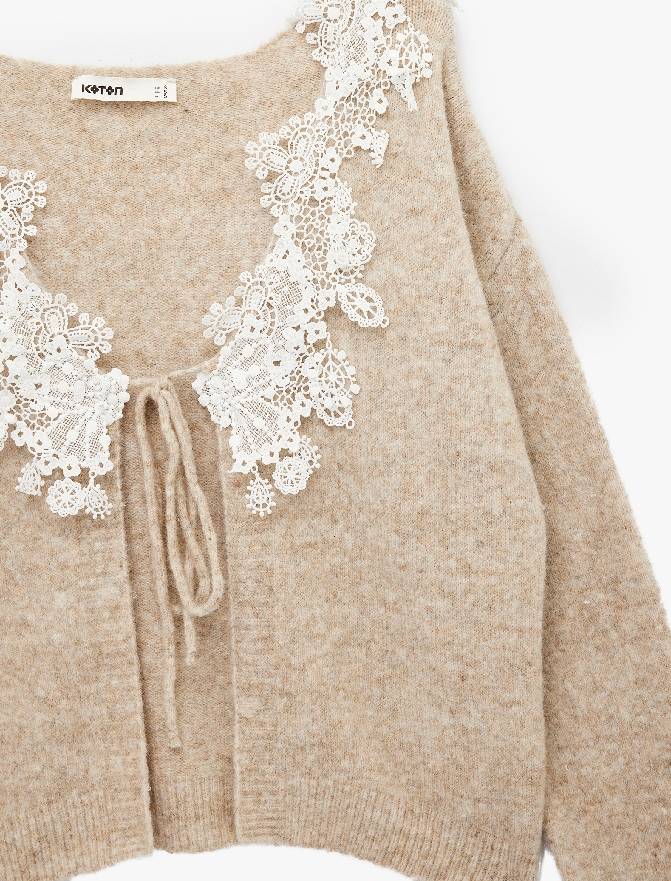   Uzun Kollu V Yaka Önden Bağlamalı Dantel Detaylı Triko Hırka