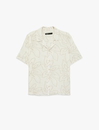 Regular Fit Kısa Kollu Viskon Karışımlı Nakışlı Devrik Yaka Gömlek