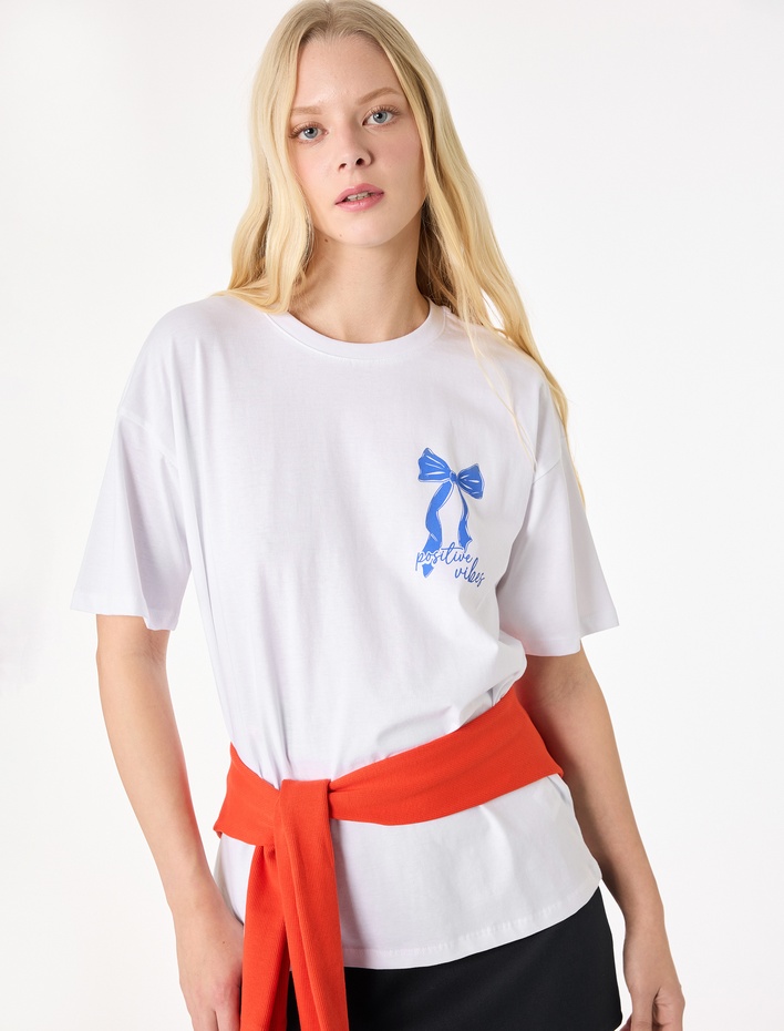  Kısa Kollu Bisiklet Yaka Pamuklu Arkası Baskılı Fiyonklu Oversize Tişört