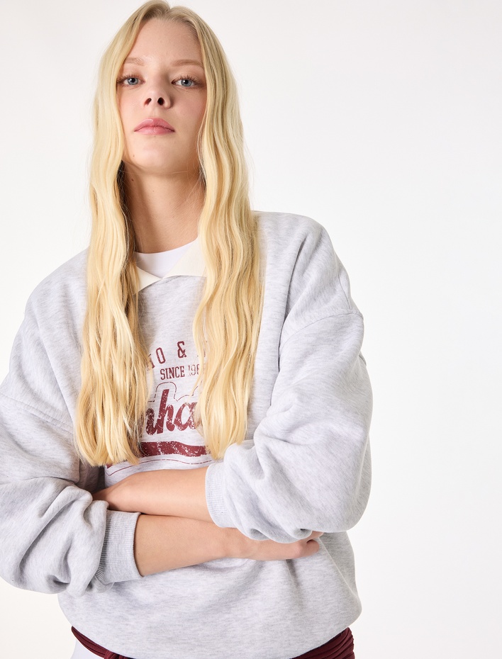  Uzun Kollu Baskılı Oversize Polo Yaka Sweatshirt
