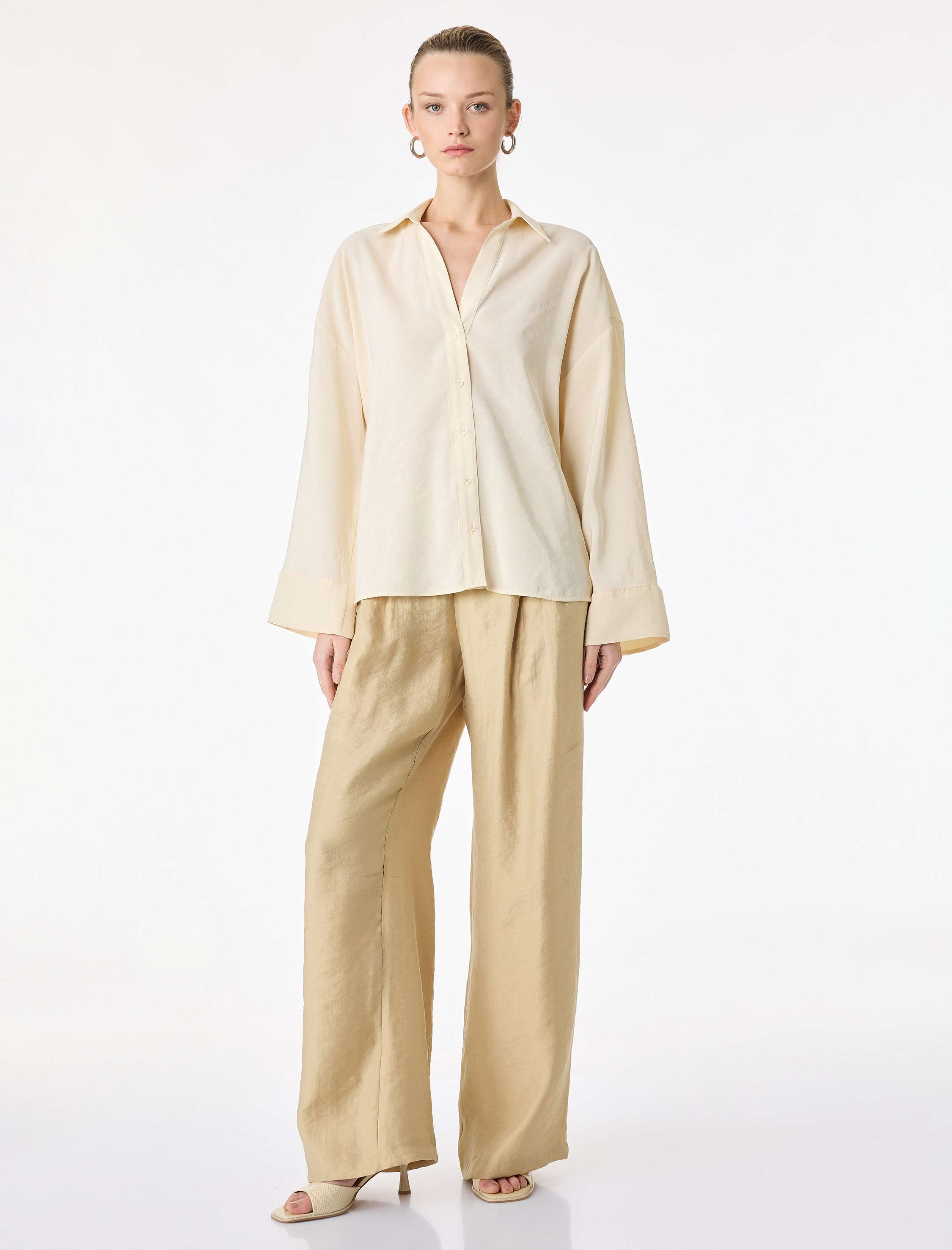   Viskon Karışımlı Klasik Yaka Uzun Geniş Kollu Oversize Gömlek