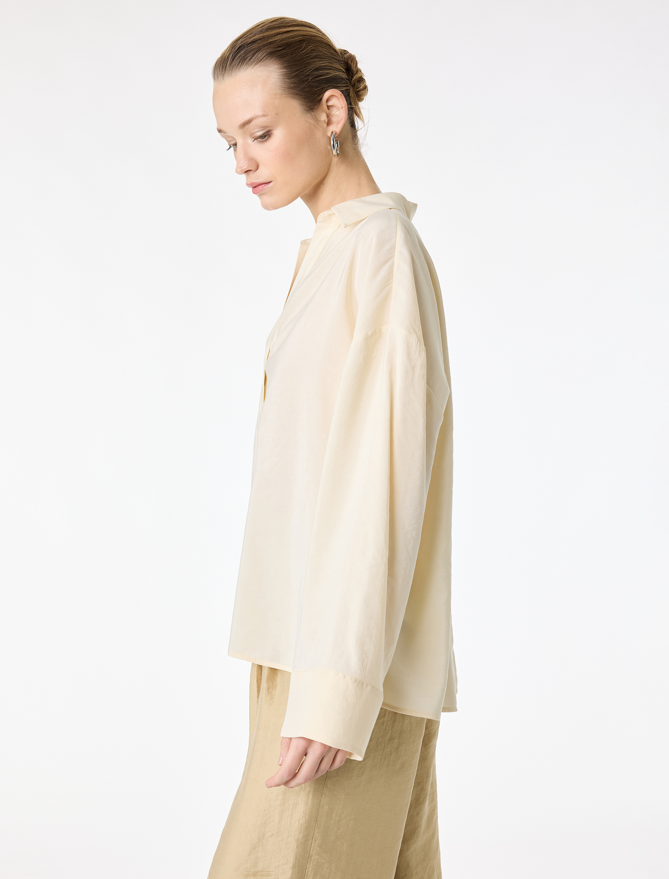   Viskon Karışımlı Klasik Yaka Uzun Geniş Kollu Oversize Gömlek