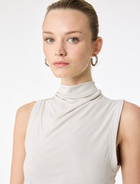 Modal Kumaş  Slim Fit Dik Hafif Degaje Yaka Kolsuz Bluz