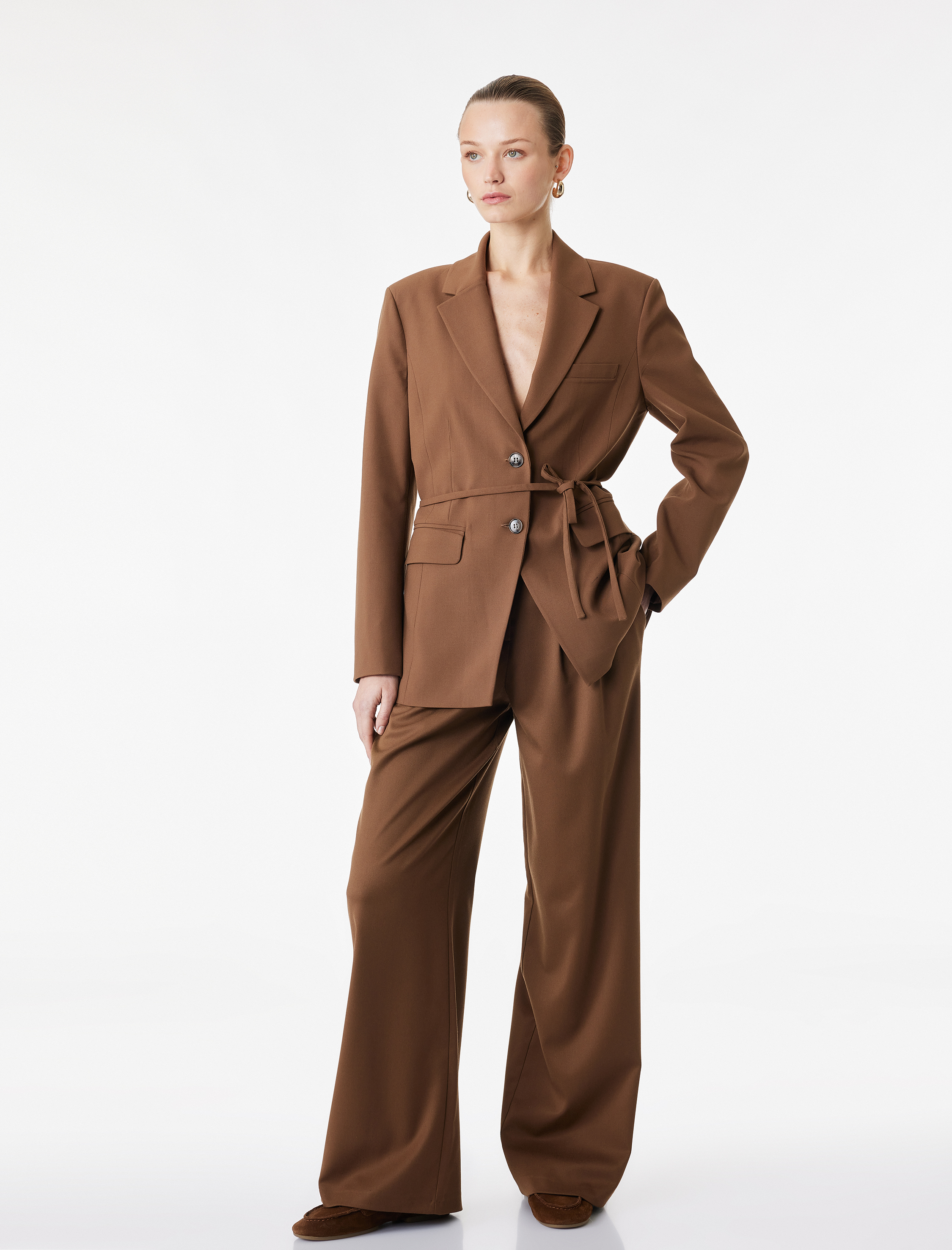   Rahat Kalıp Cepli Pile Detaylı Yüksek Bel Geniş Paça Kumaş Pantolon