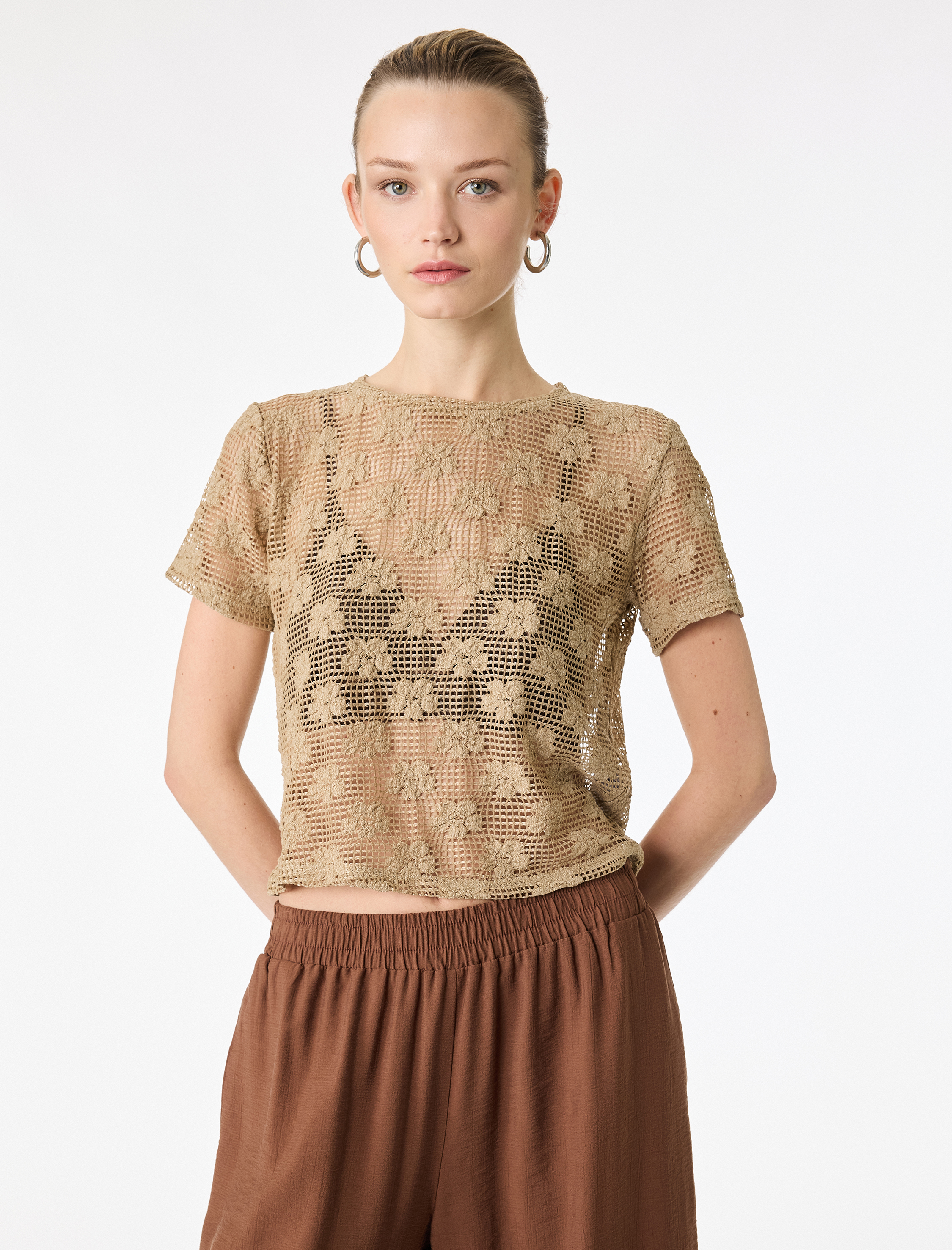   Slim Fit Kısa Kollu Bisiklet Yaka Çiçekli Kroşe Crop Tişört